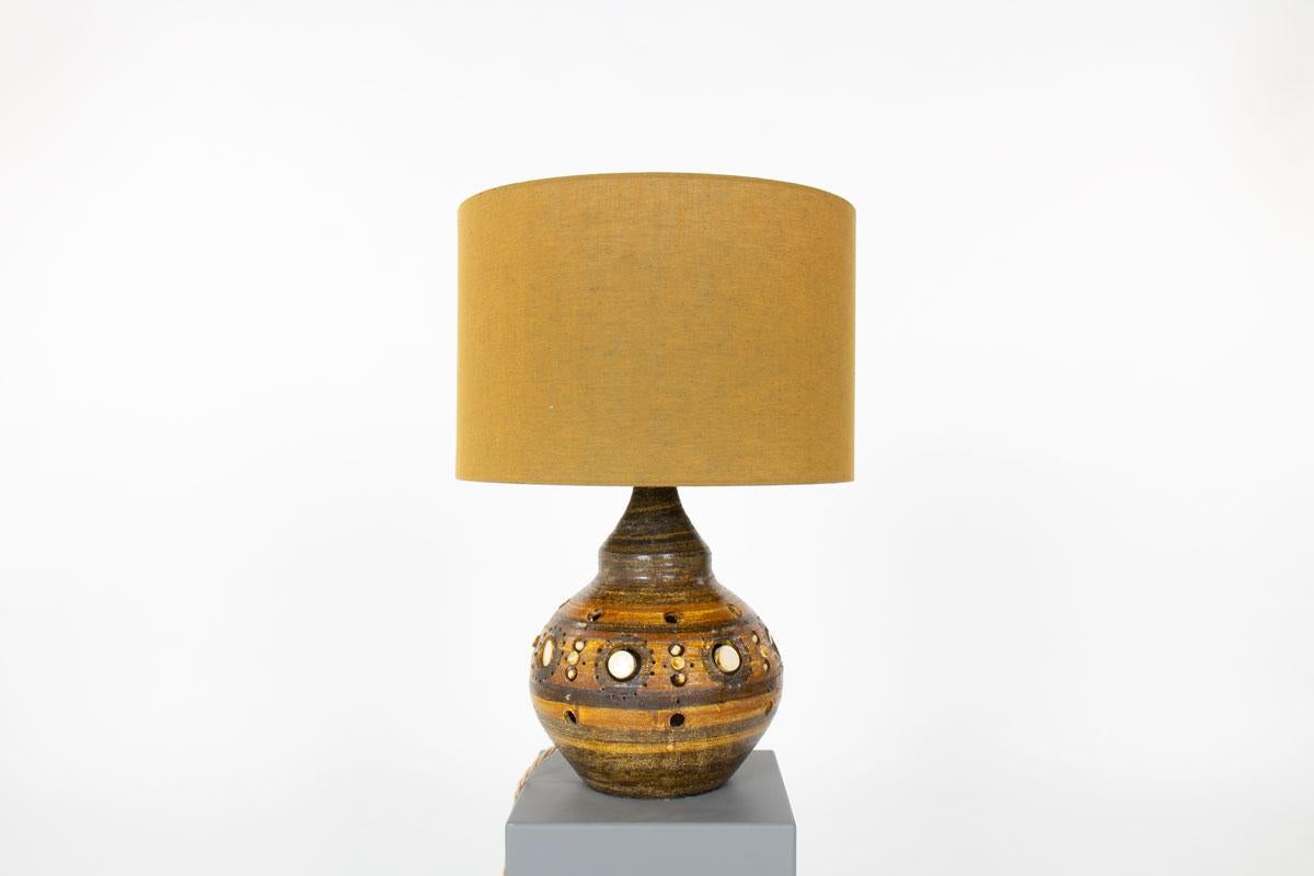 Table lamp made in the 60s by Georges Pelletier, French artist
Base in ceramic with 2 light point, lampshade in paper
Nice design, nice patina