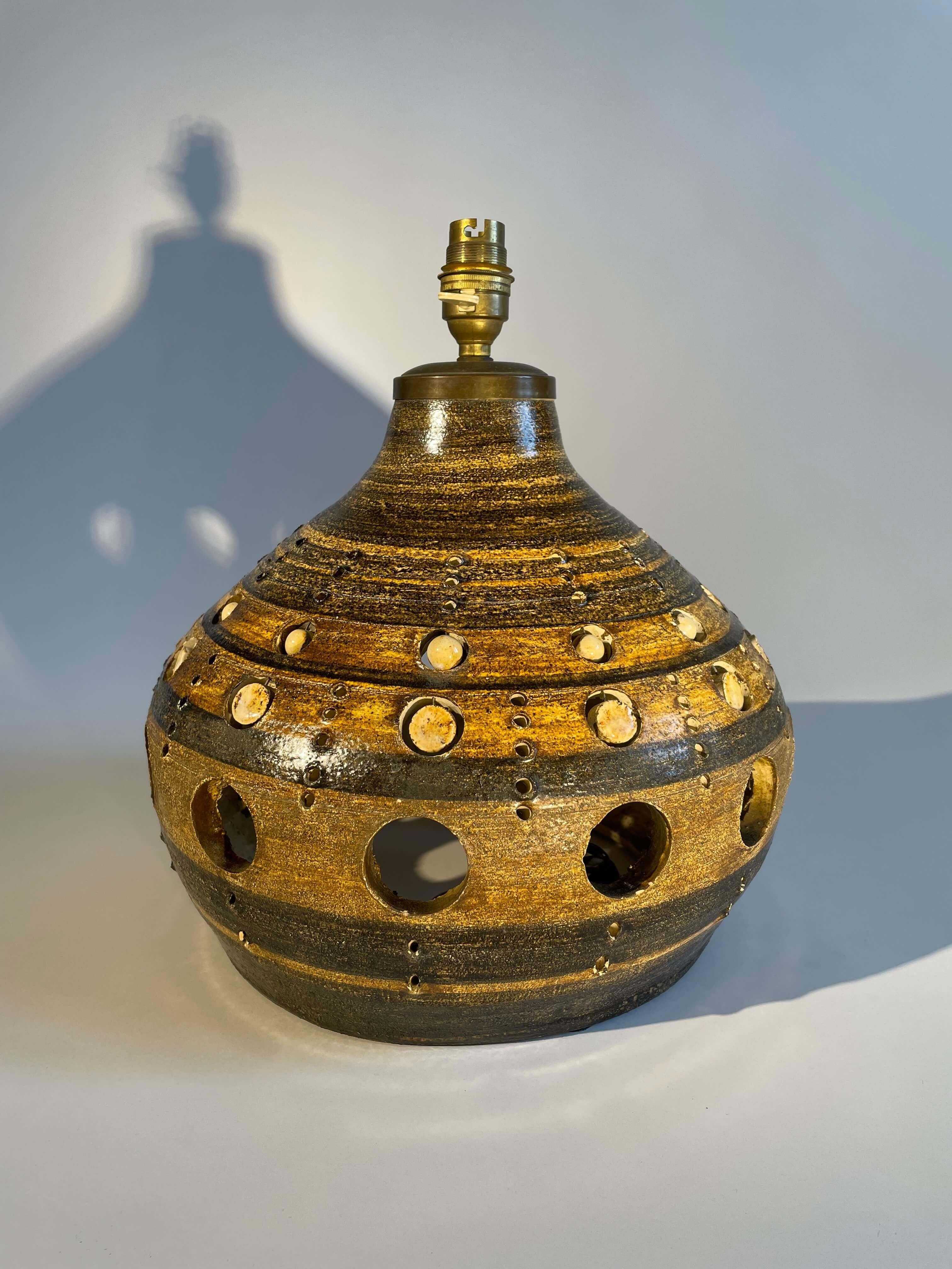 Superb ceramic lamp by Georges Pelletier, dating from the 1960s.

This emblematic piece of French design has an organic shape typical of the artist's work, with a textured surface and pierced with openwork motifs allowing light to filter in a poetic