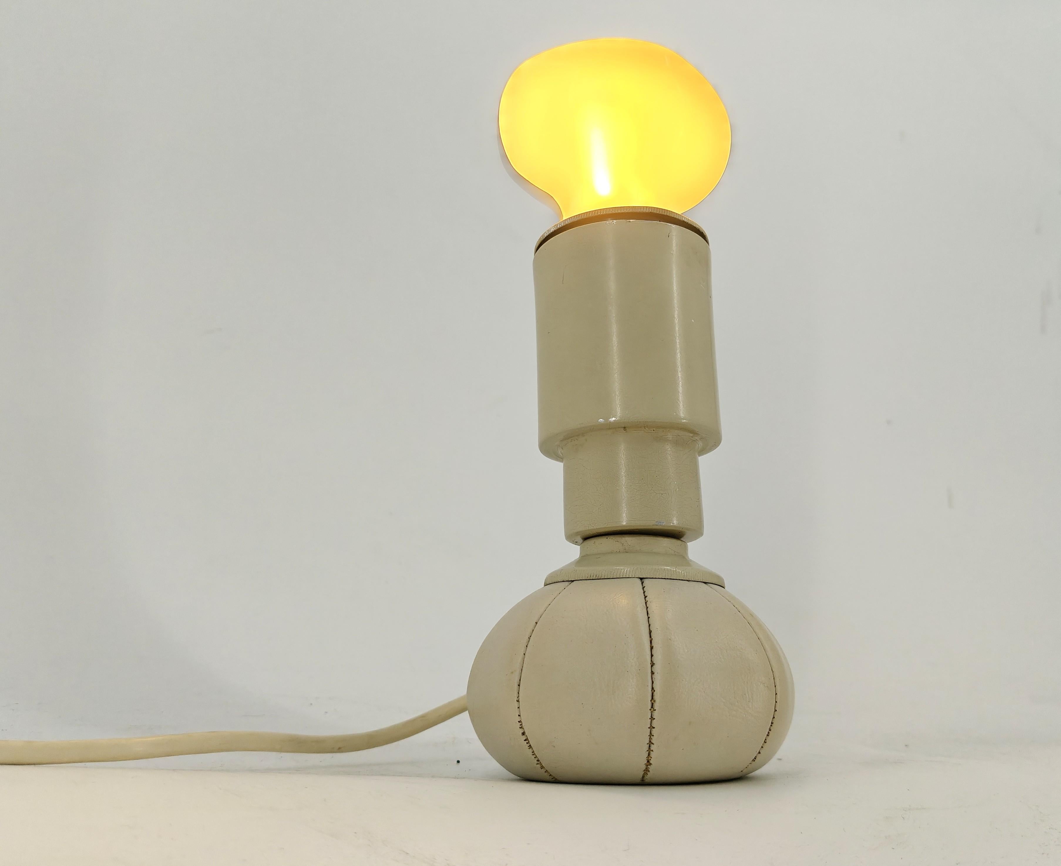 Space Age Lampada da tavolo di Gino Sarfatti for Arteluce, anni '60 in vendita