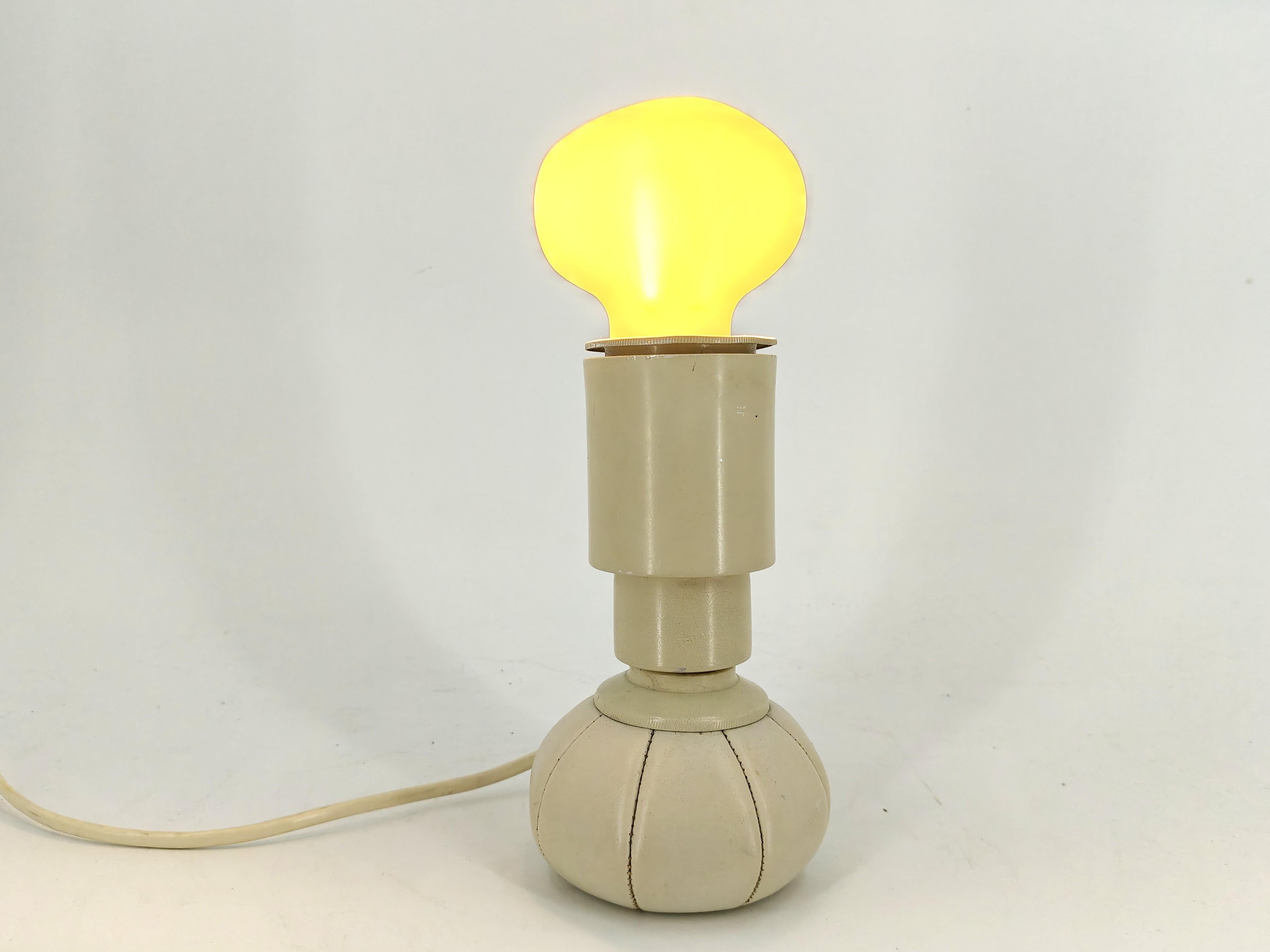 Italiano Lampada da tavolo di Gino Sarfatti for Arteluce, anni '60 in vendita