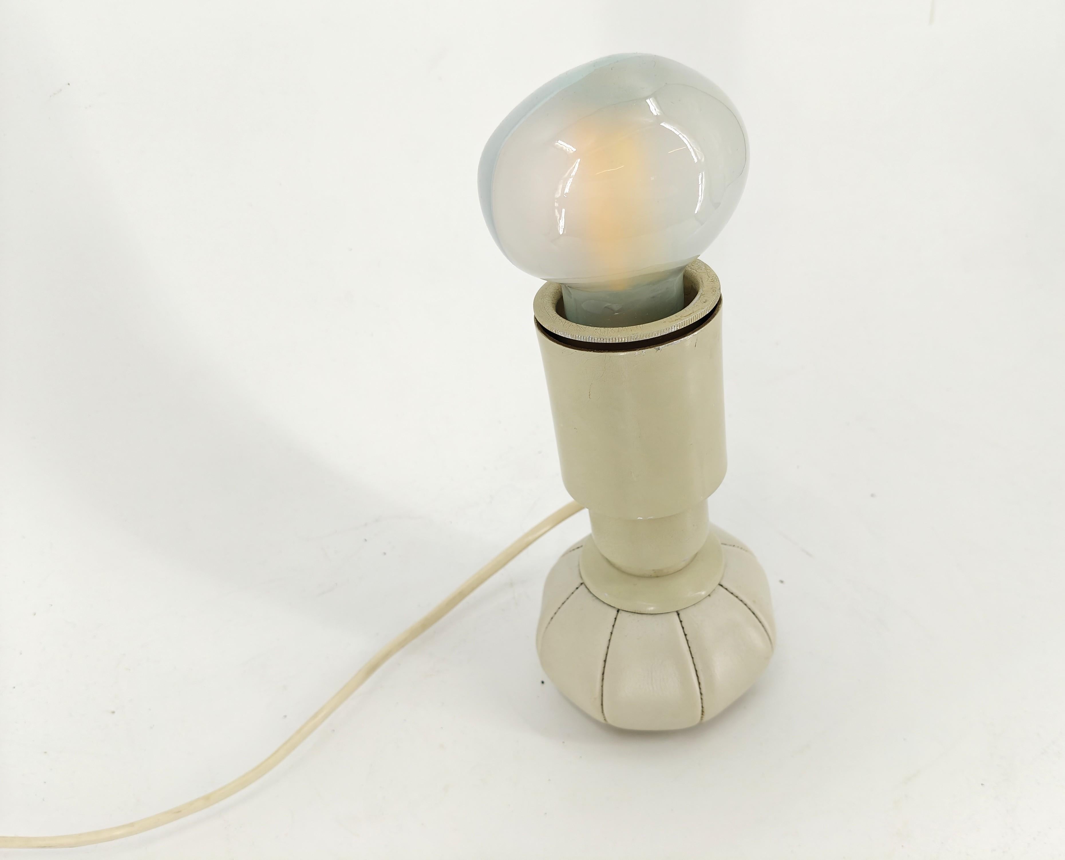 Metallo Lampada da tavolo di Gino Sarfatti for Arteluce, anni '60 in vendita