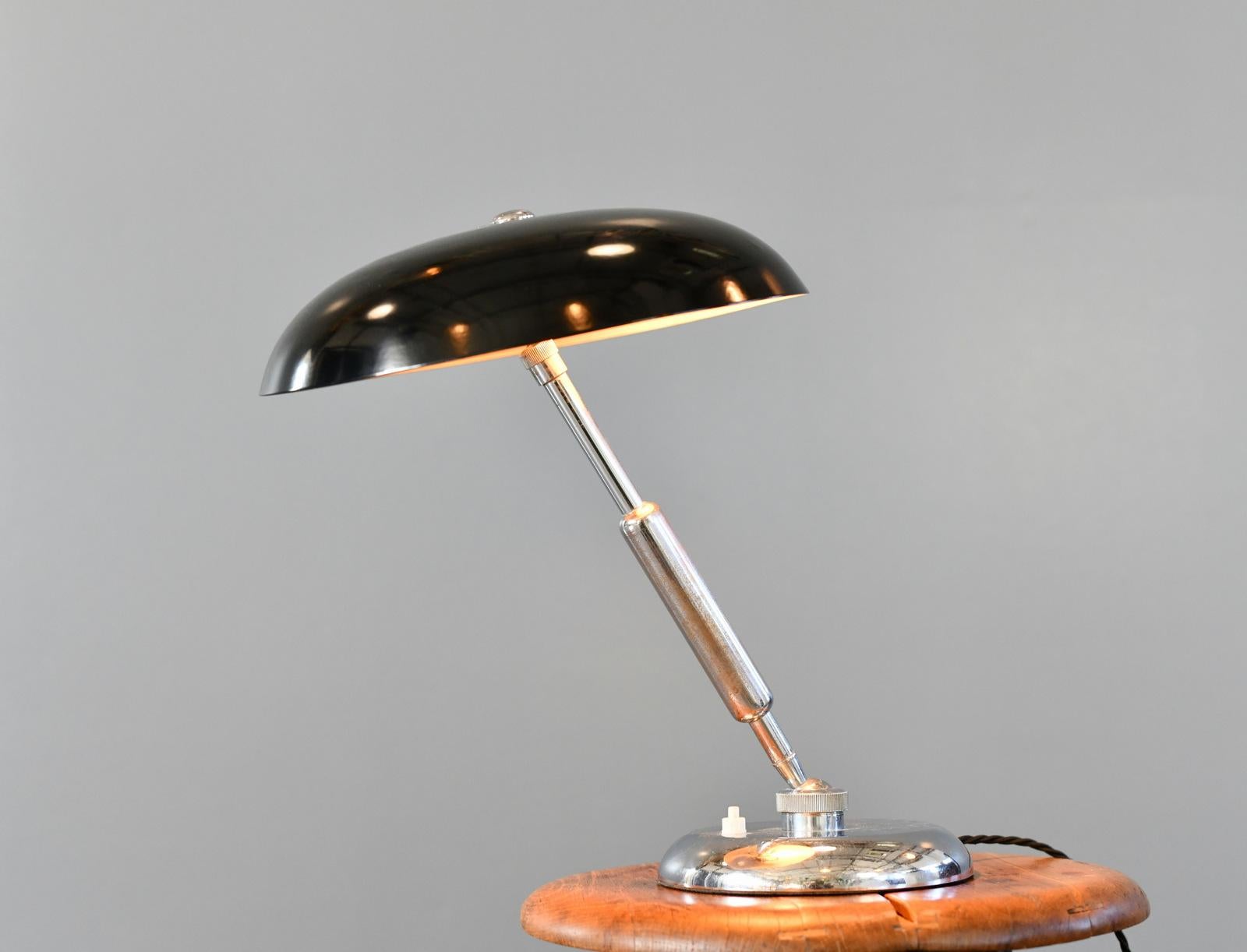 Lampada da tavolo di Giovanni Michelucci per Lariolux degli anni '40