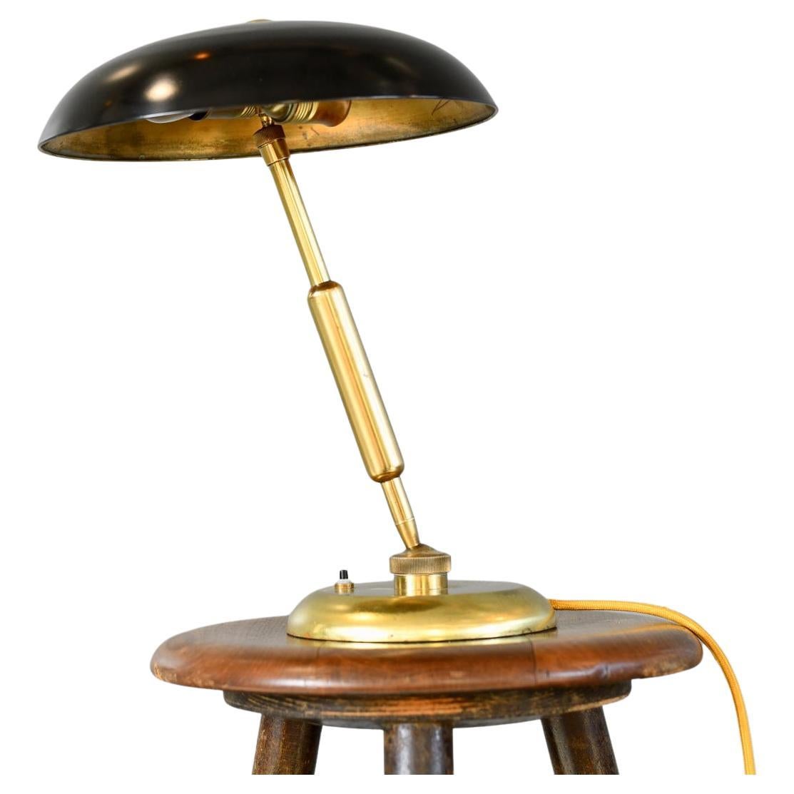 How can you tell if a brass lamp is vintage?