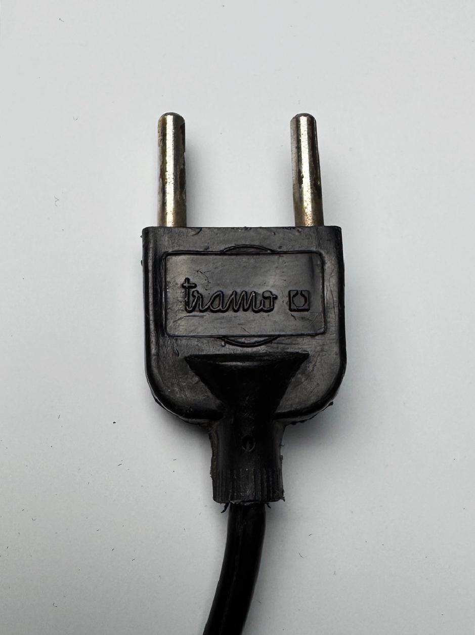 Lámpara de sobremesa de Grup Bonamusa para Tramo, España, años 70 - Space Age Design

Esta lámpara de sobremesa, un vibrante ejemplo de la iluminación española de la Era Espacial de los años 70, fue diseñada por Grup Bonamusa para Tramo, empresa