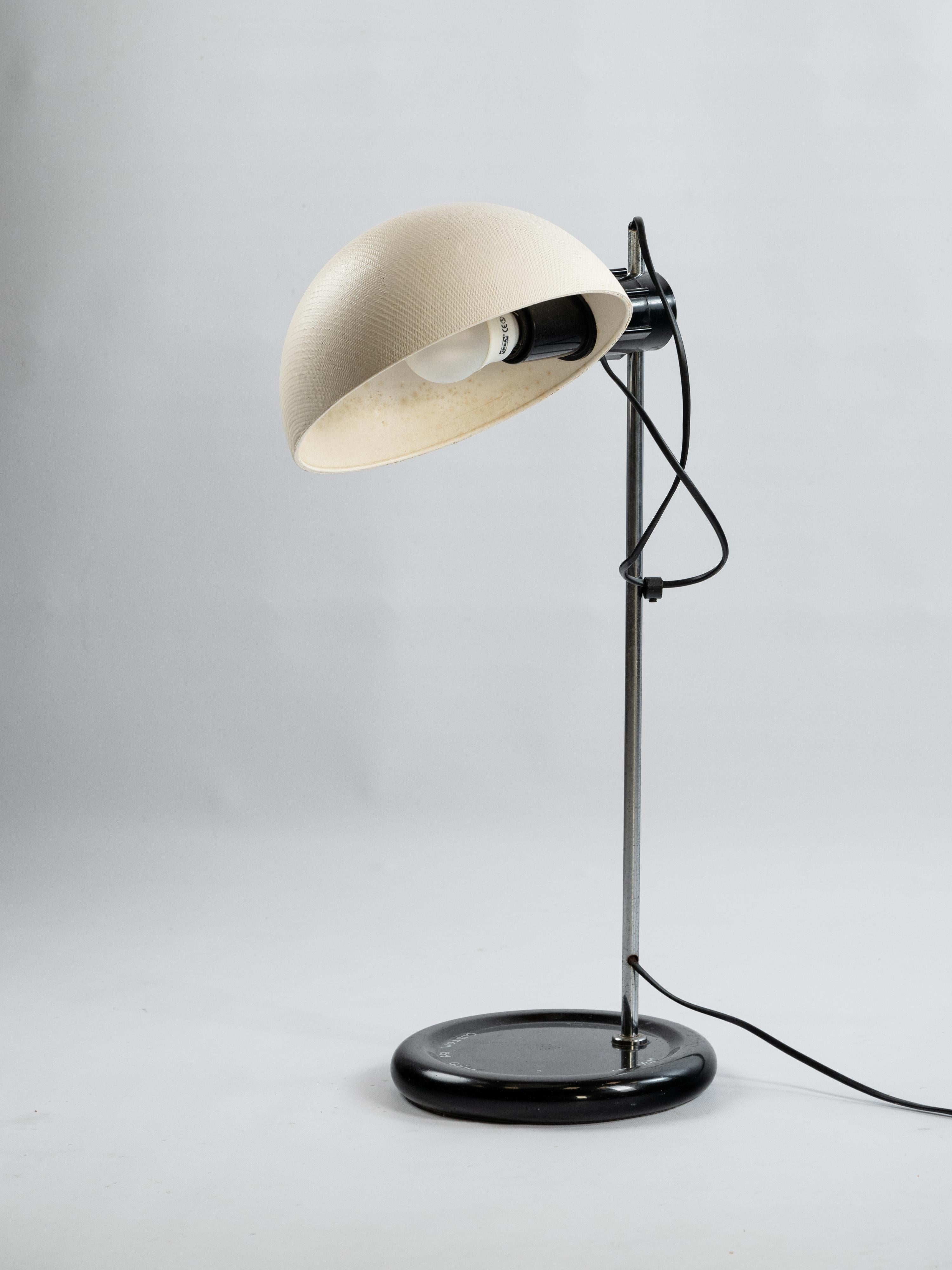 Table lamp by Harvey Guzzini custom in fiber glass by the artist YOM In Fair Condition For Sale In NICE, FR