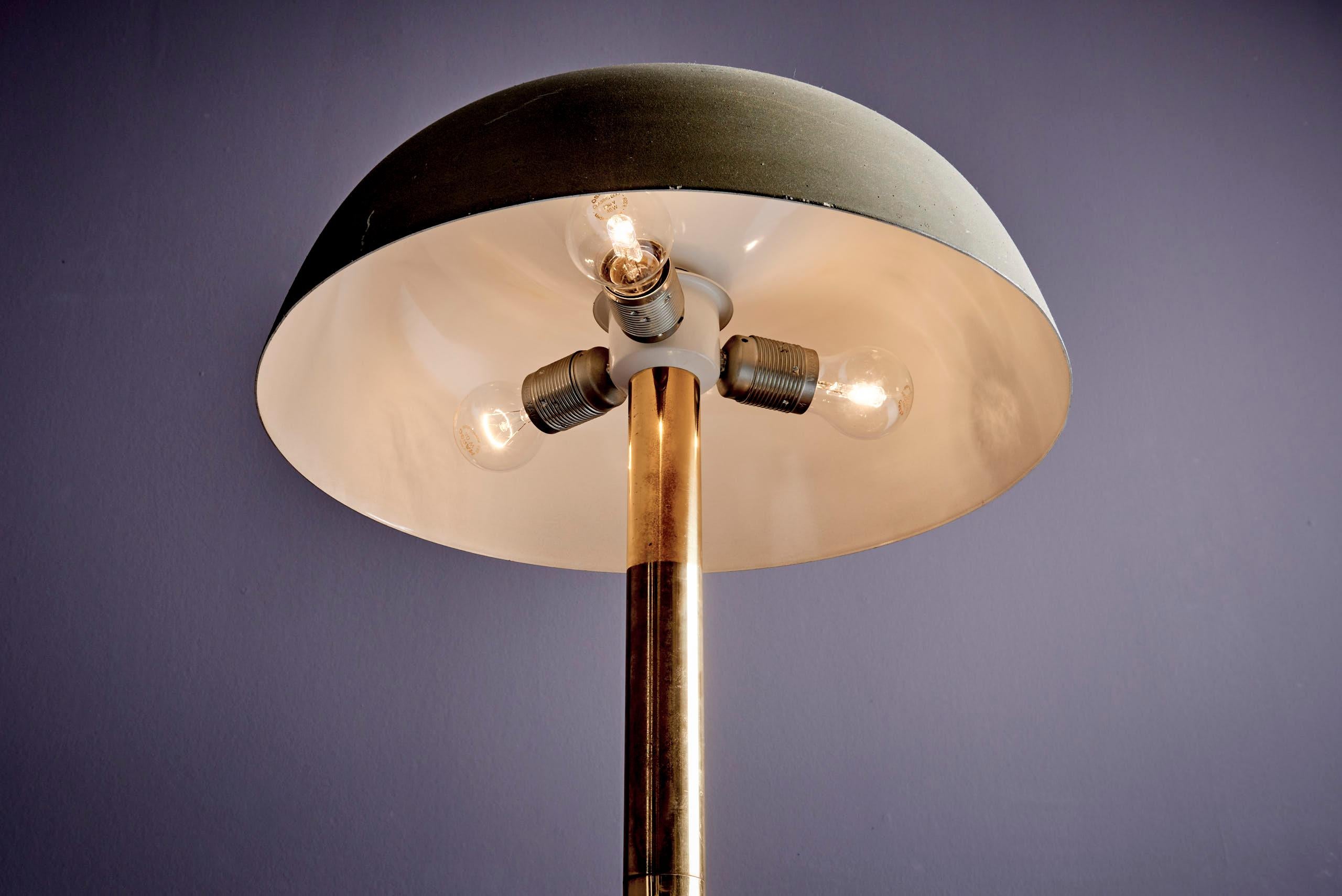 Lámpara de mesa by Hillebrand Lighting mediados del siglo XX en venta