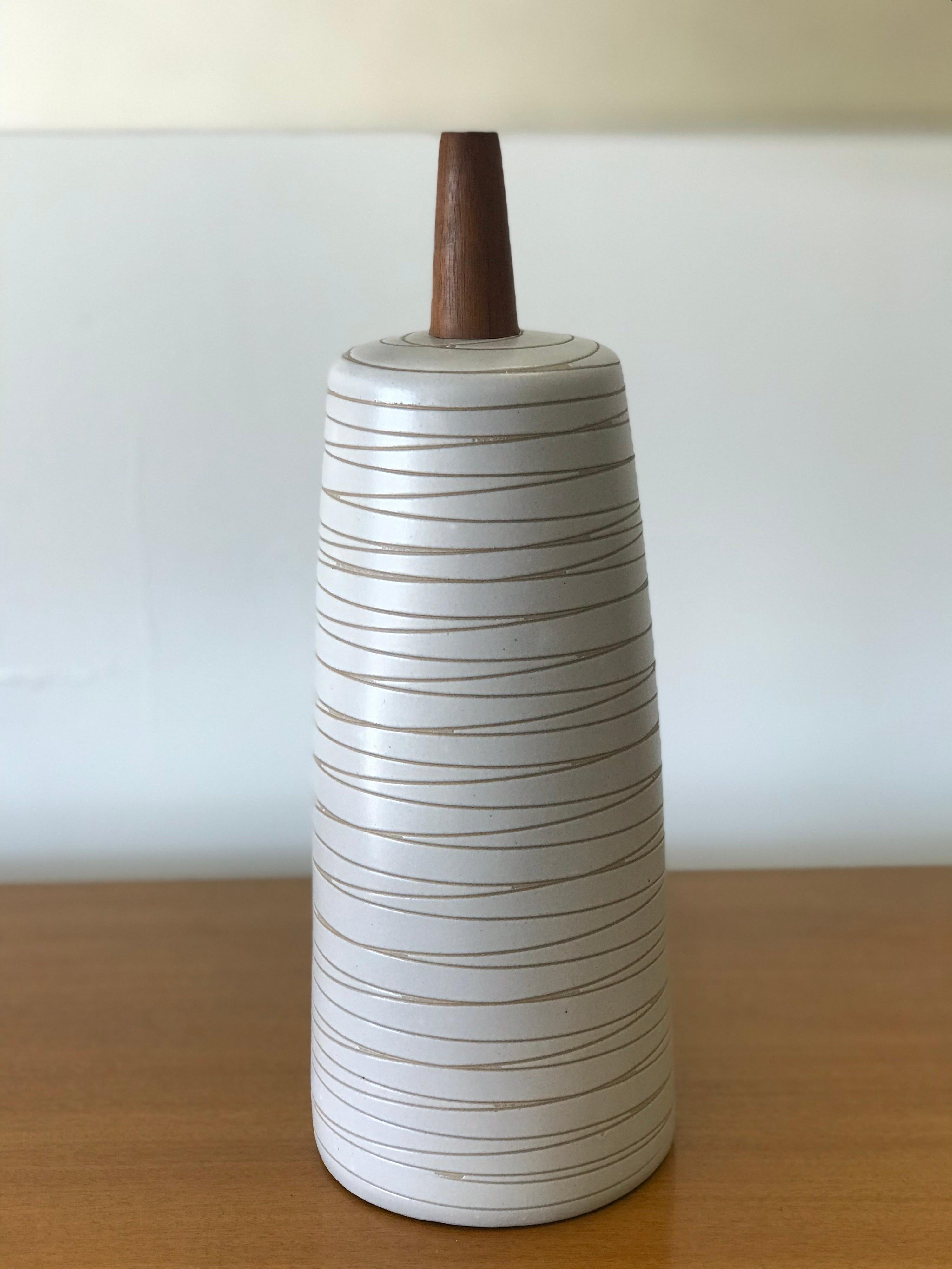 Table lamp by ceramicist duo Jane and Gordon Martz for Marshall Studios. Flat white glaze with incised spiral detail. 

Measures: Overall
25” tall
15” wide

Ceramic portion:
11” tall
5