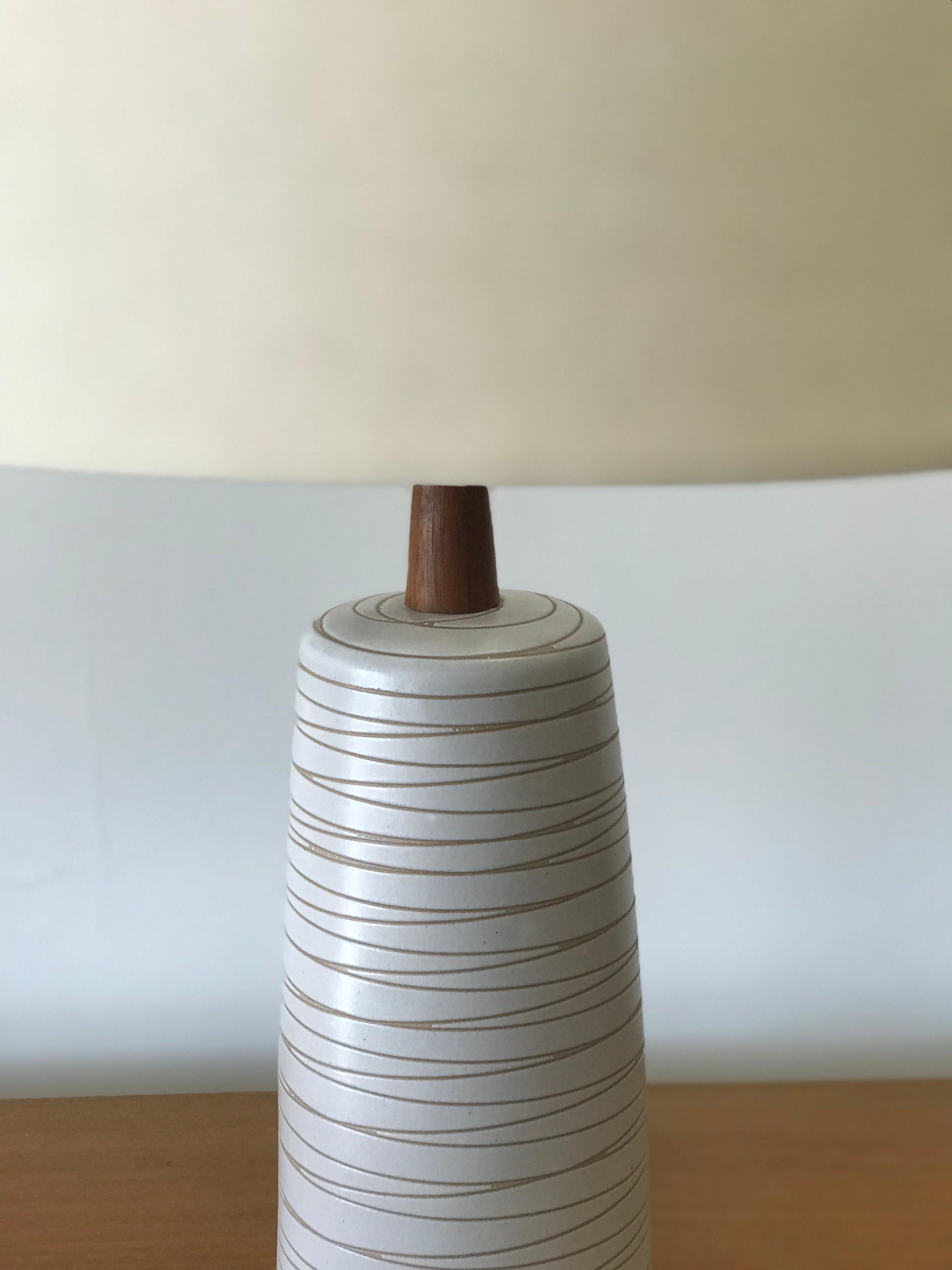 Mid-Century Modern Lampe de table en céramique de Jane et Gordon Martz en vente