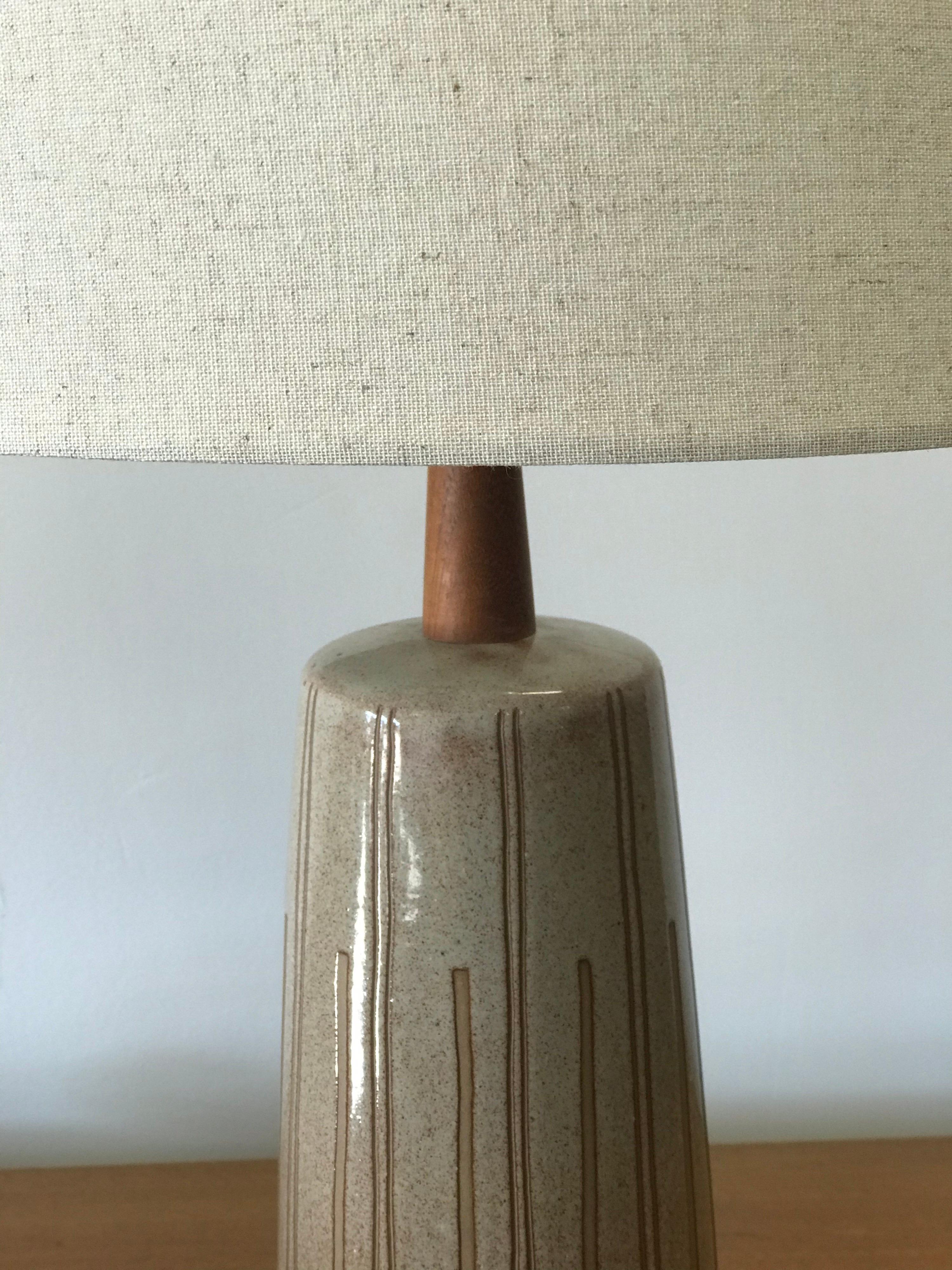 Américain Lampe de table en céramique de Jane et Gordon Martz en vente