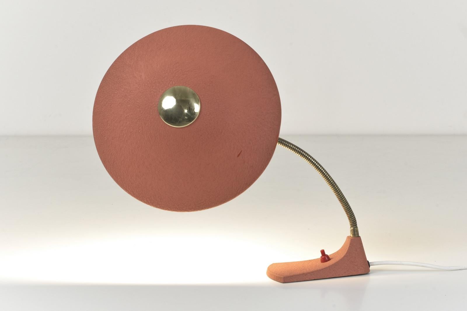 Métal Lampe de table de JP Leuchten en corail, Allemagne - années 1950  en vente