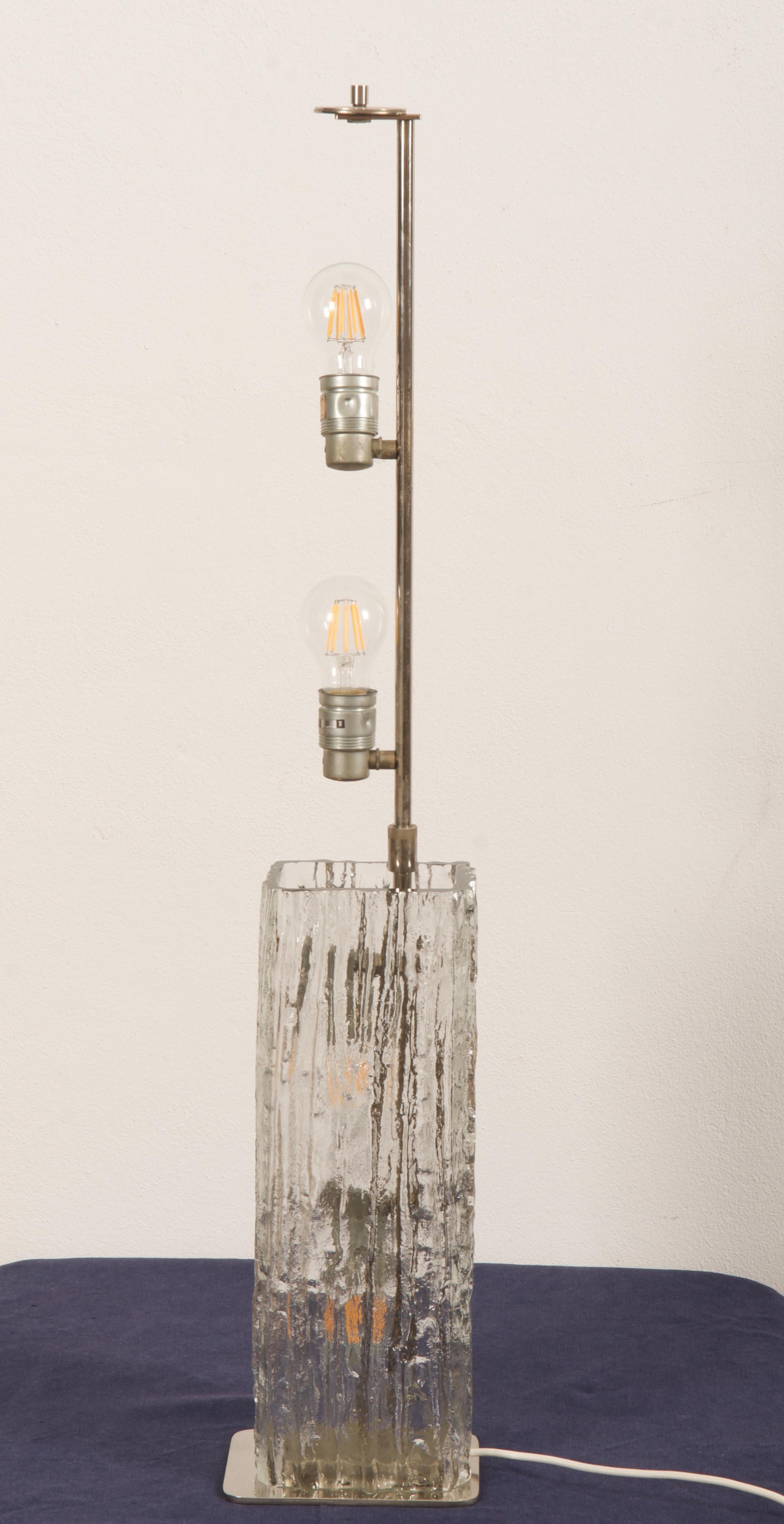 Lampe de table de Kalmar Frankenberg avec un Stand illuminé en verre de glace en vente 8