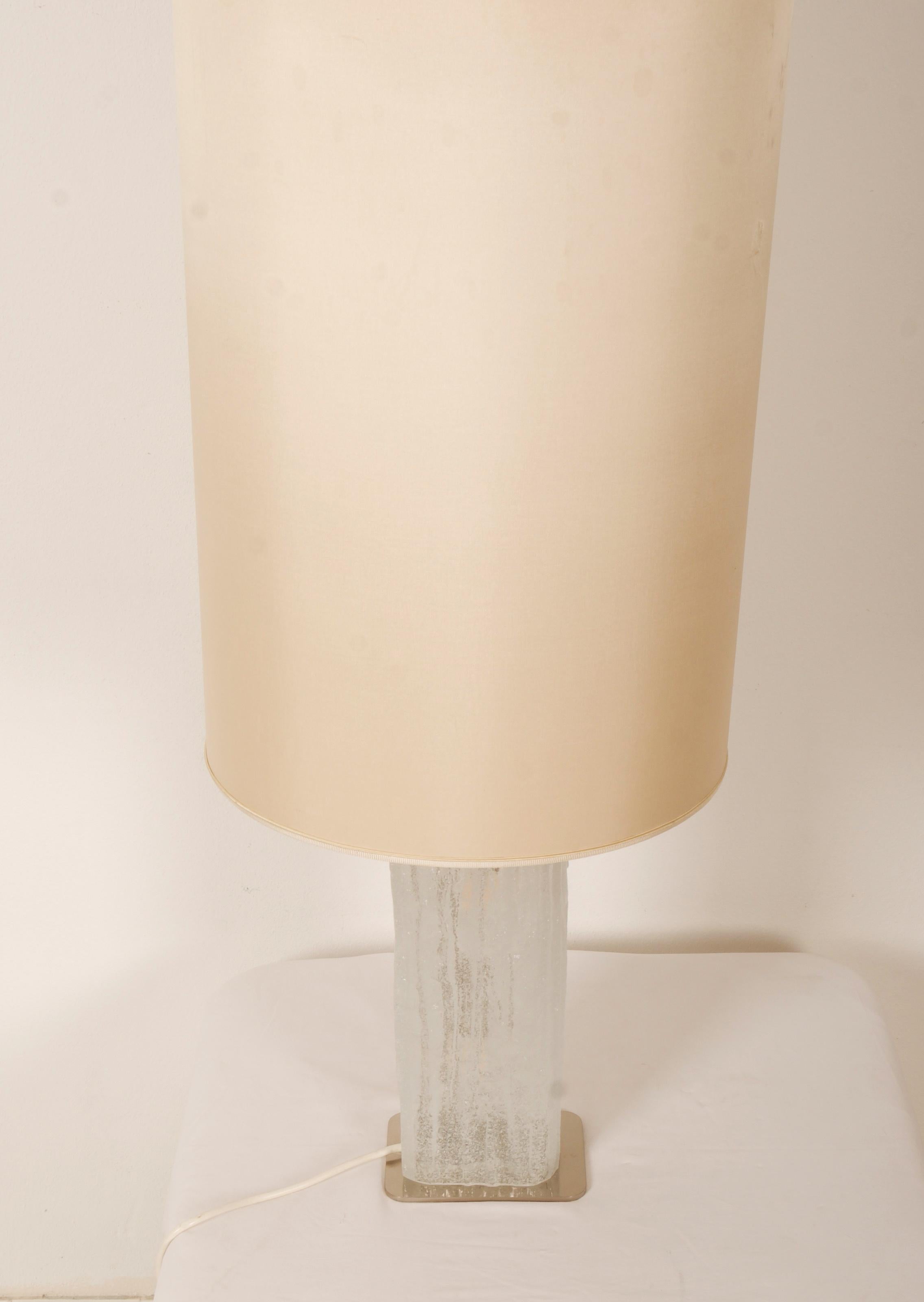 Lampe de table de Kalmar Frankenberg avec un Stand illuminé en verre de glace Bon état - En vente à Vienna, AT