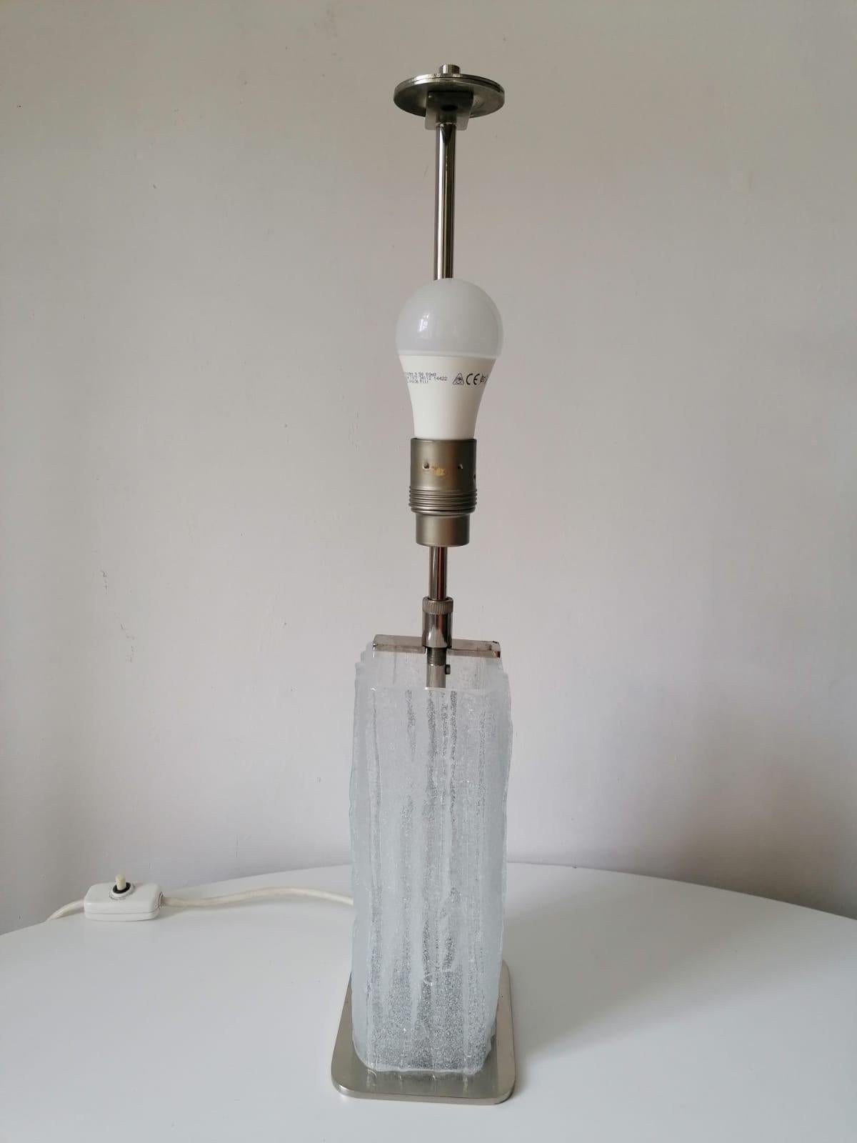 Tischlampe von Kalmar Wien mit beleuchtetem Eisglasständer im Angebot 2