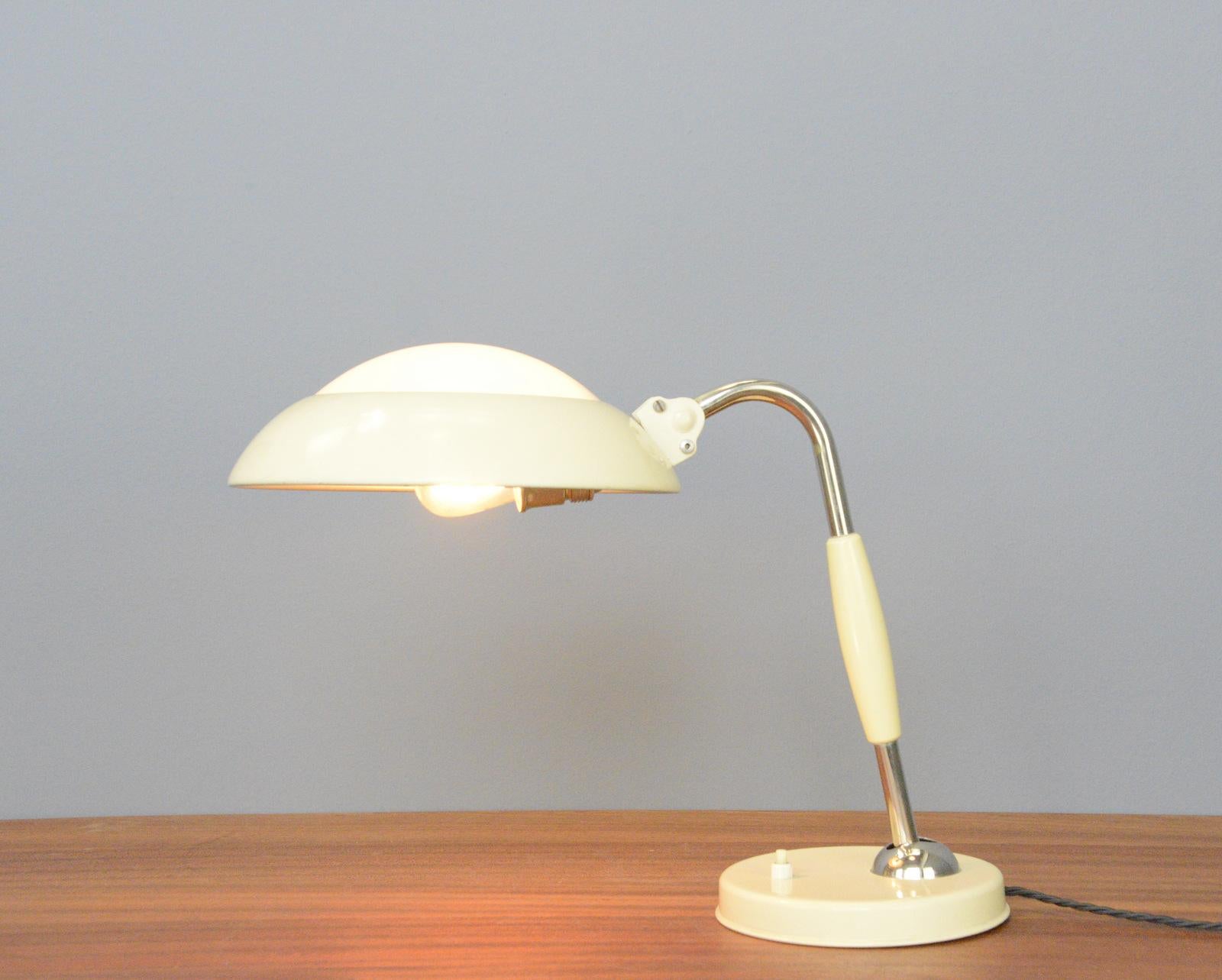 Milieu du XXe siècle Lampe de table de Koranda, circa 1930 en vente