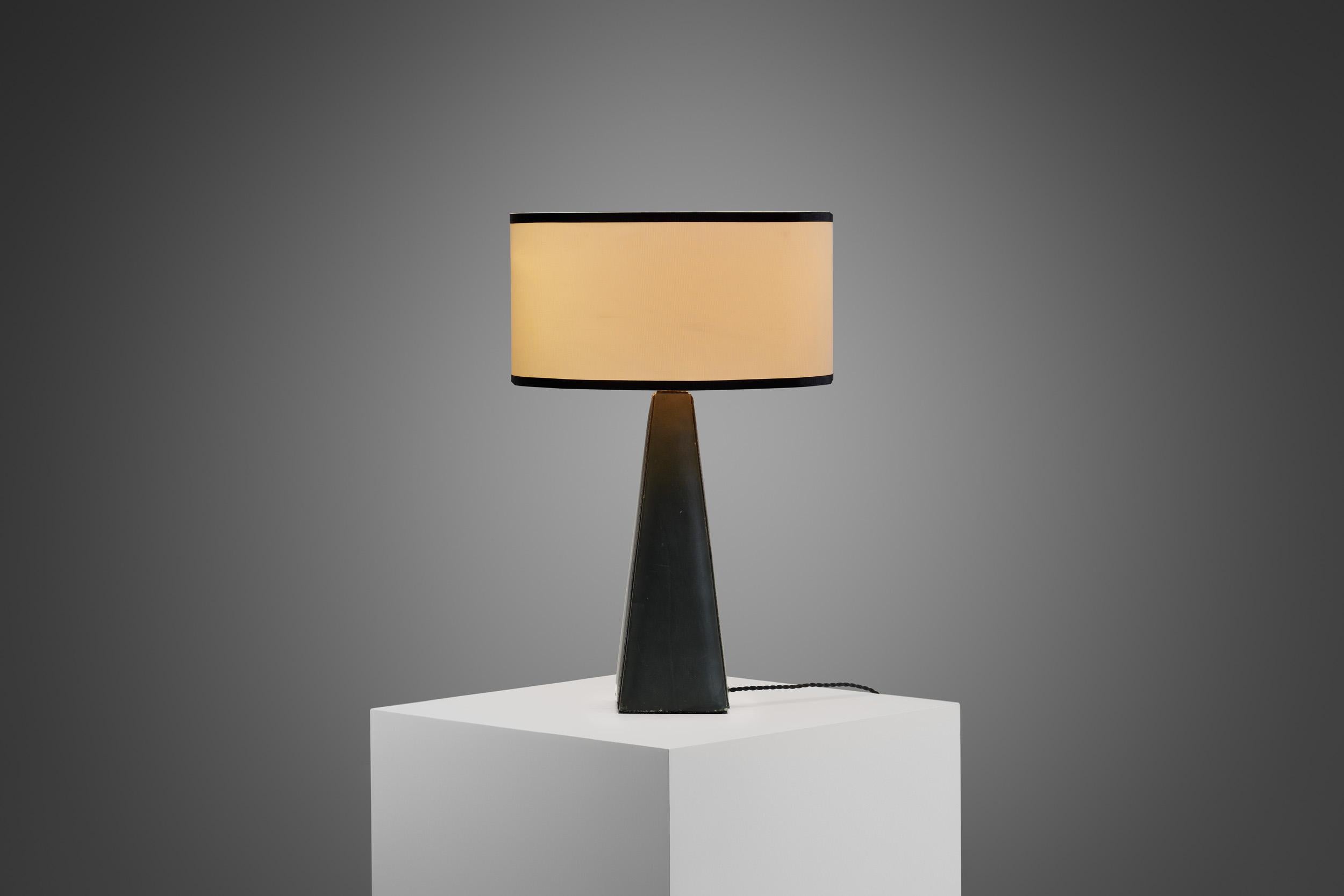 Metà XX secolo Lampada da tavolo di Lisa Johansson-Pape per Stockmann Orno, Finlandia 1960 in vendita