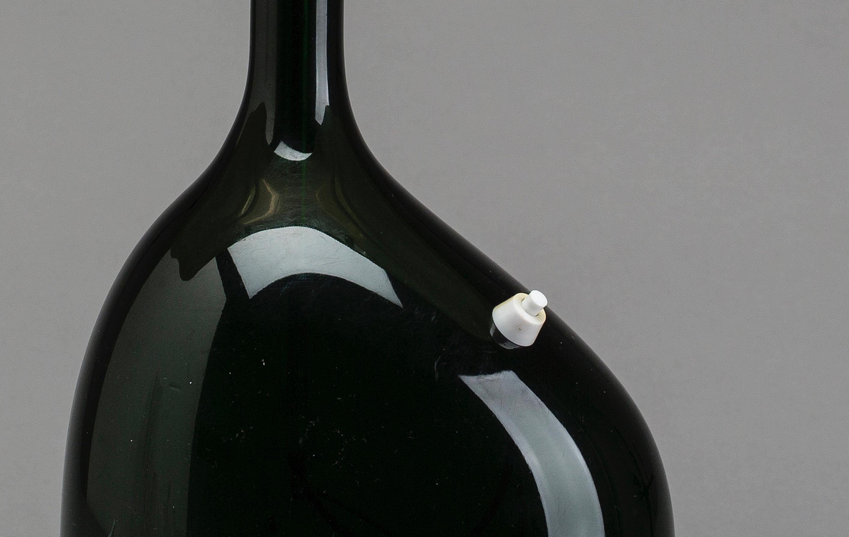 Tischleuchte von Magnus Eleback schwarze Keramik, Schweden, hergestellt für Ikea in den 70er Jahren
Schwarze Keramik mit apfelgrünem Acryl-Original-Lampenschirm.
Guter Zustand.