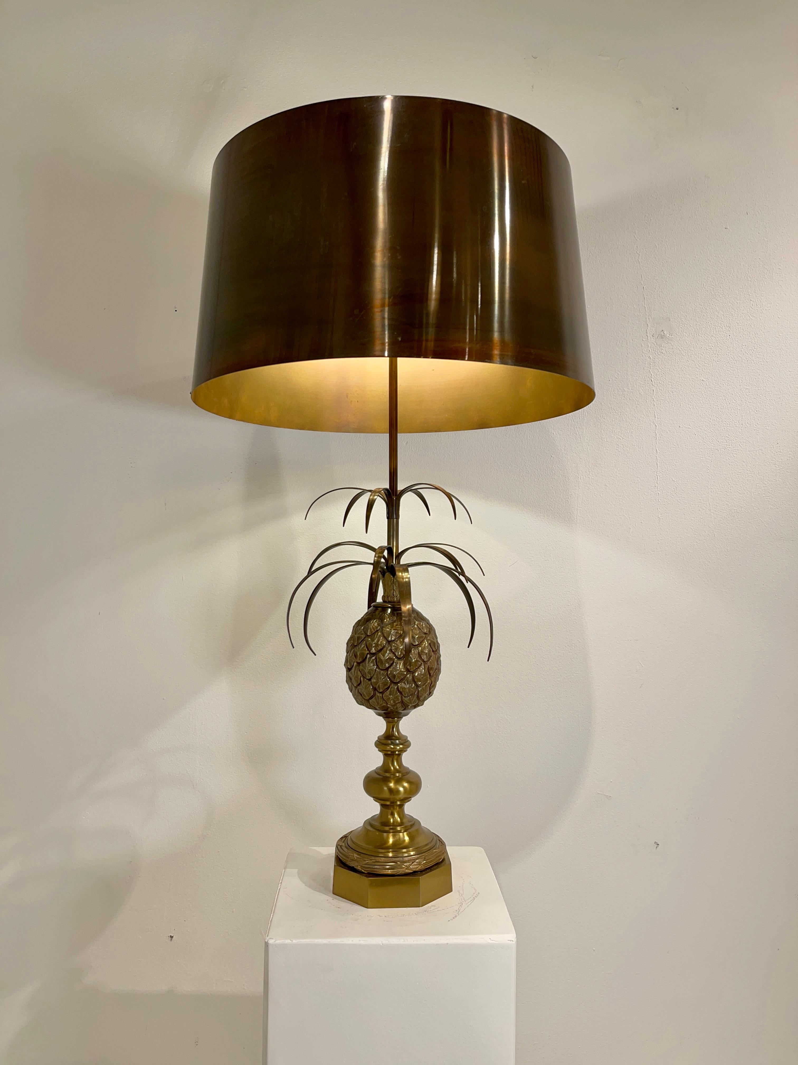 Tischlampe von Maison Charles et Fils Modell Pineapple im Originalzustand, auf dem Sockel gestempelt 