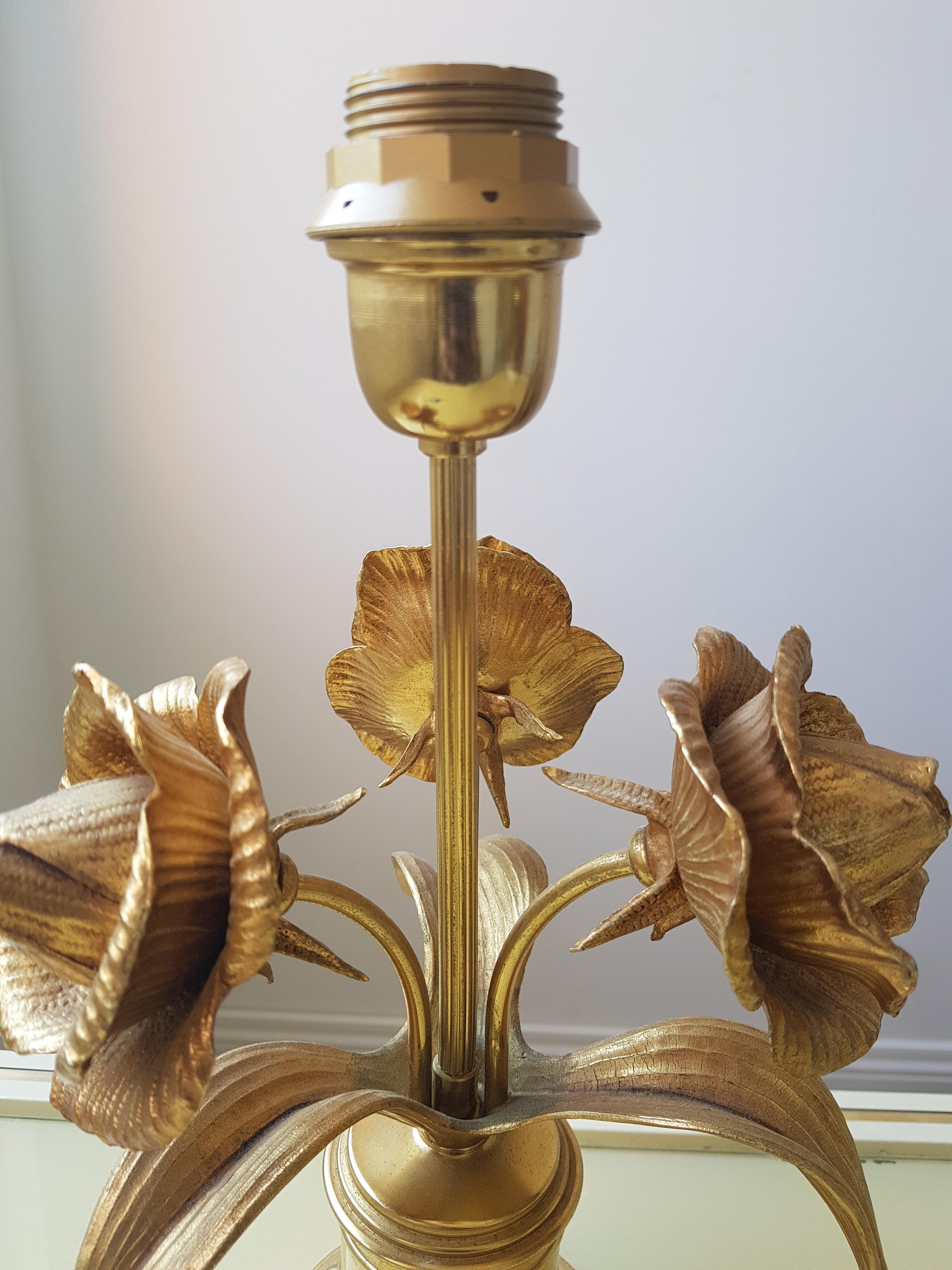 Very detailed flower lamp by french firm Maison Jansen, Hollywood Regency style, could also be Art Deco. Its truly an eyecatcher!  The lamp has 3 blossom flowers covered with leaves and is all brass. Very nice living room item.
Comes with free