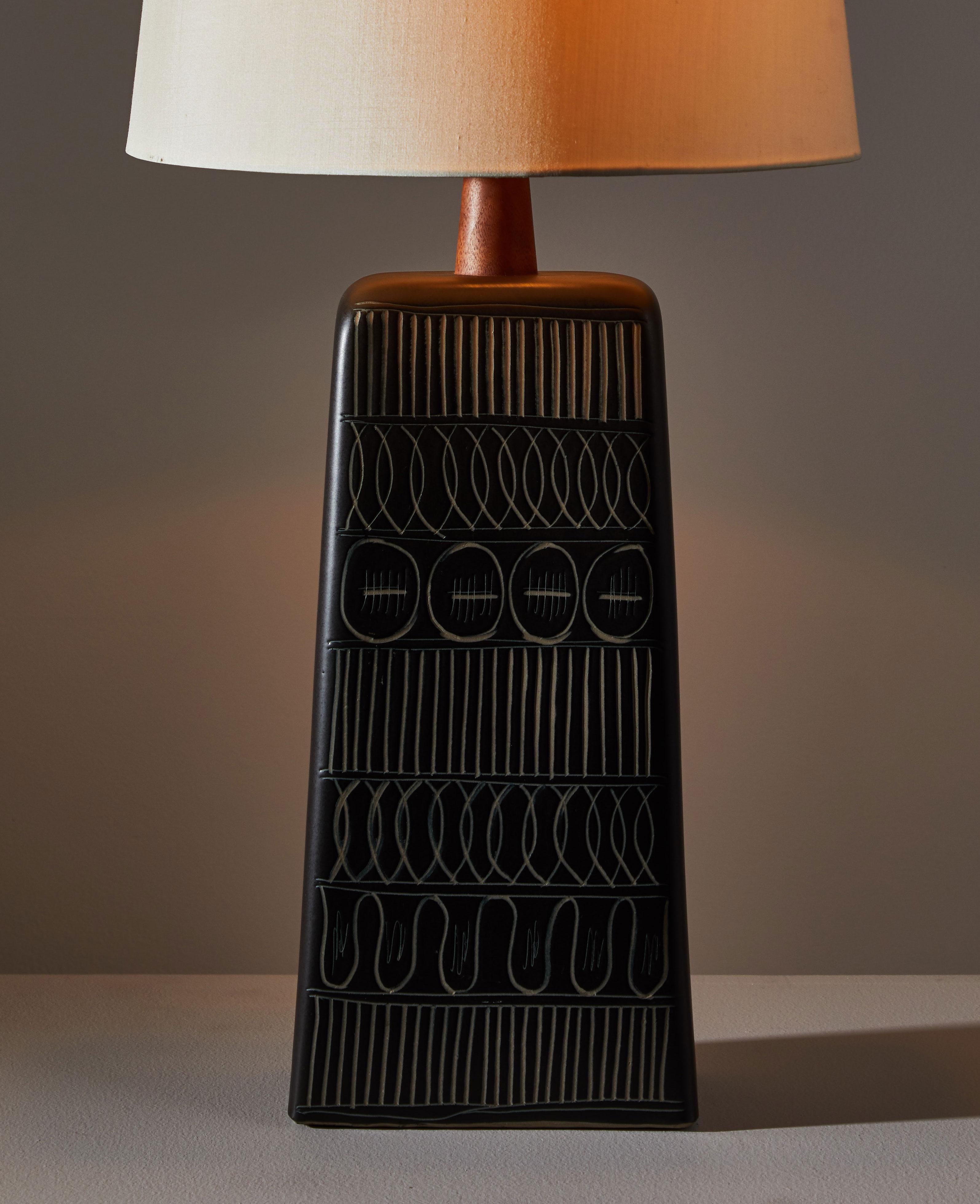 Table lamp by Martz. Manufactured in the U.S., circa 1950s. Ceramic, original cord. Shade not included for display purposes only. Custom shade available for $425. Retains original Martz marking. Takes one E26 100w maximum bulb.


Shade not