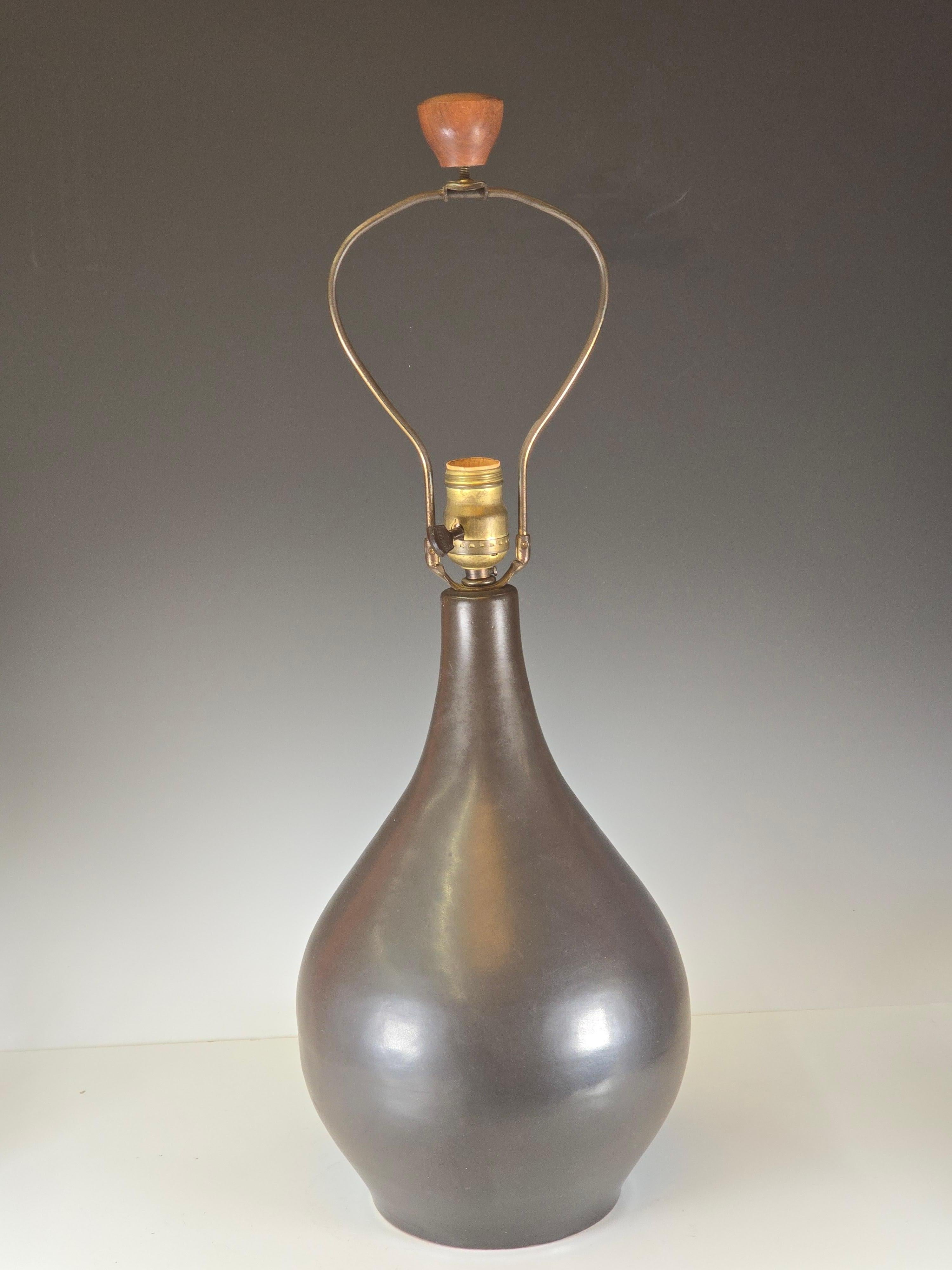 Lámpara de mesa by Martz Latón en venta