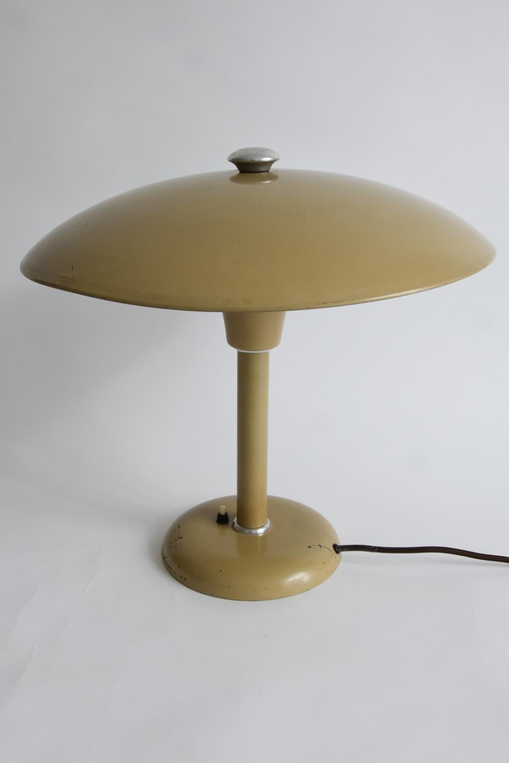 Table lamp by Max Schumacher for Werner Schröder Bauhaus, Germany 1934, beige.