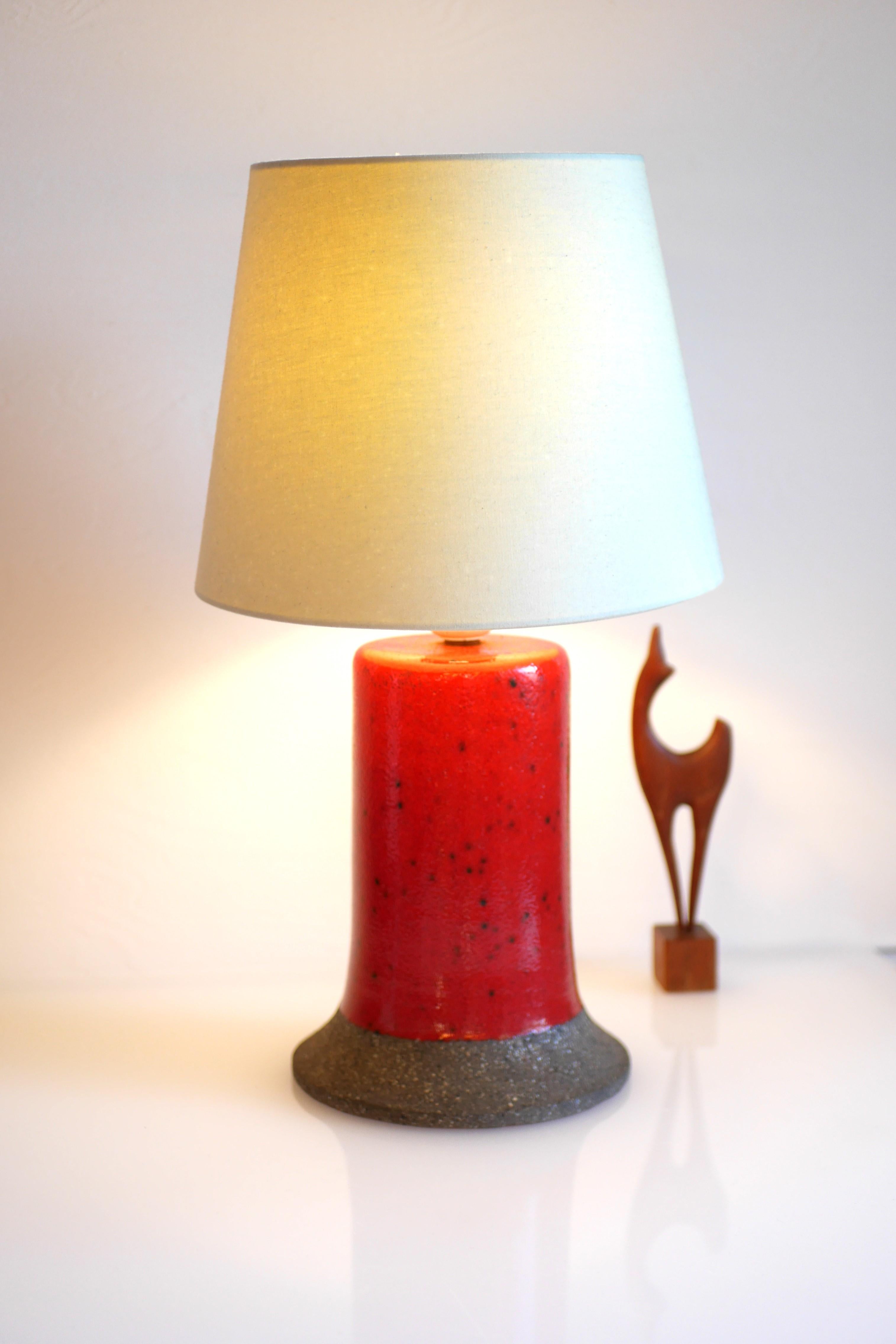 Mid-Century Modern Table lamp by Nittsjö, a bright red pottery lamp By Thomas Hellström For Sale