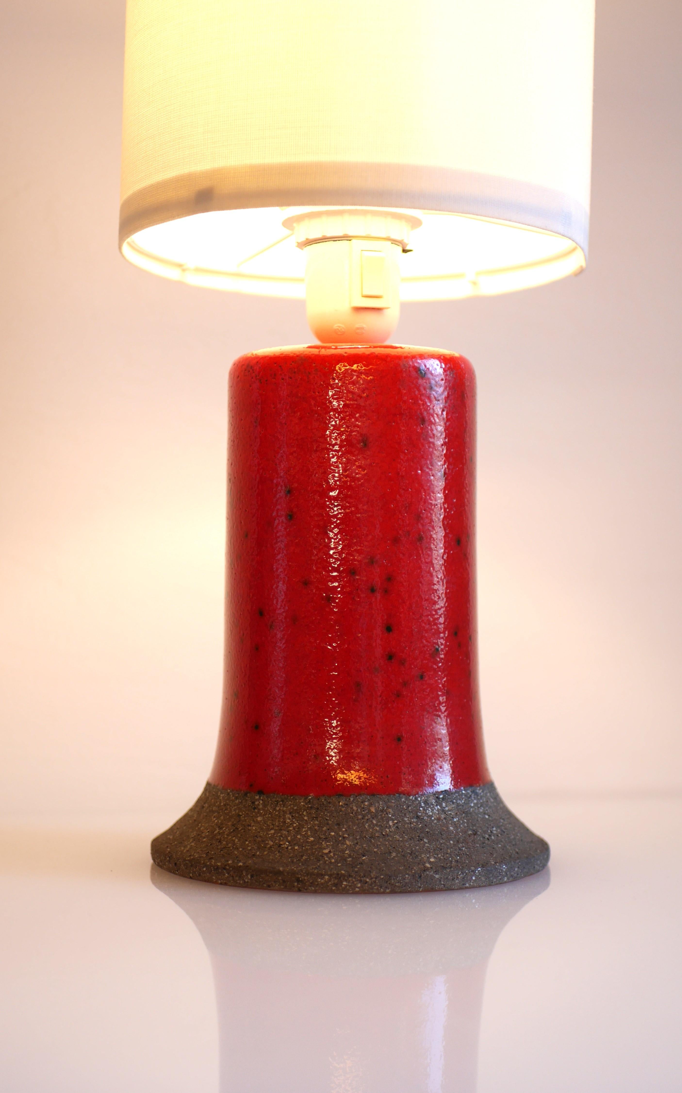 Swedish Table lamp by Nittsjö, a bright red pottery lamp By Thomas Hellström For Sale