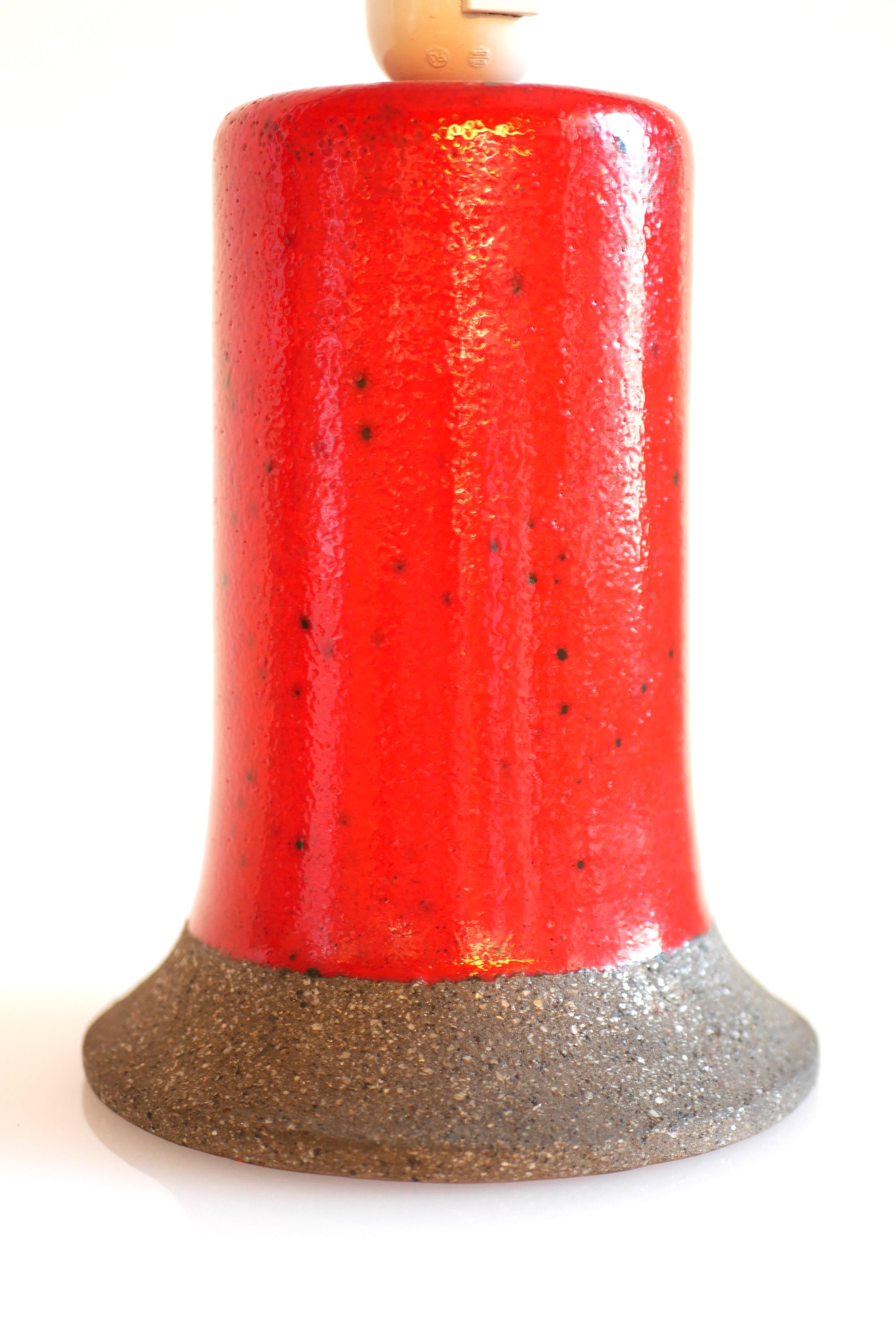Hand-Crafted Table lamp by Nittsjö, a bright red pottery lamp By Thomas Hellström For Sale