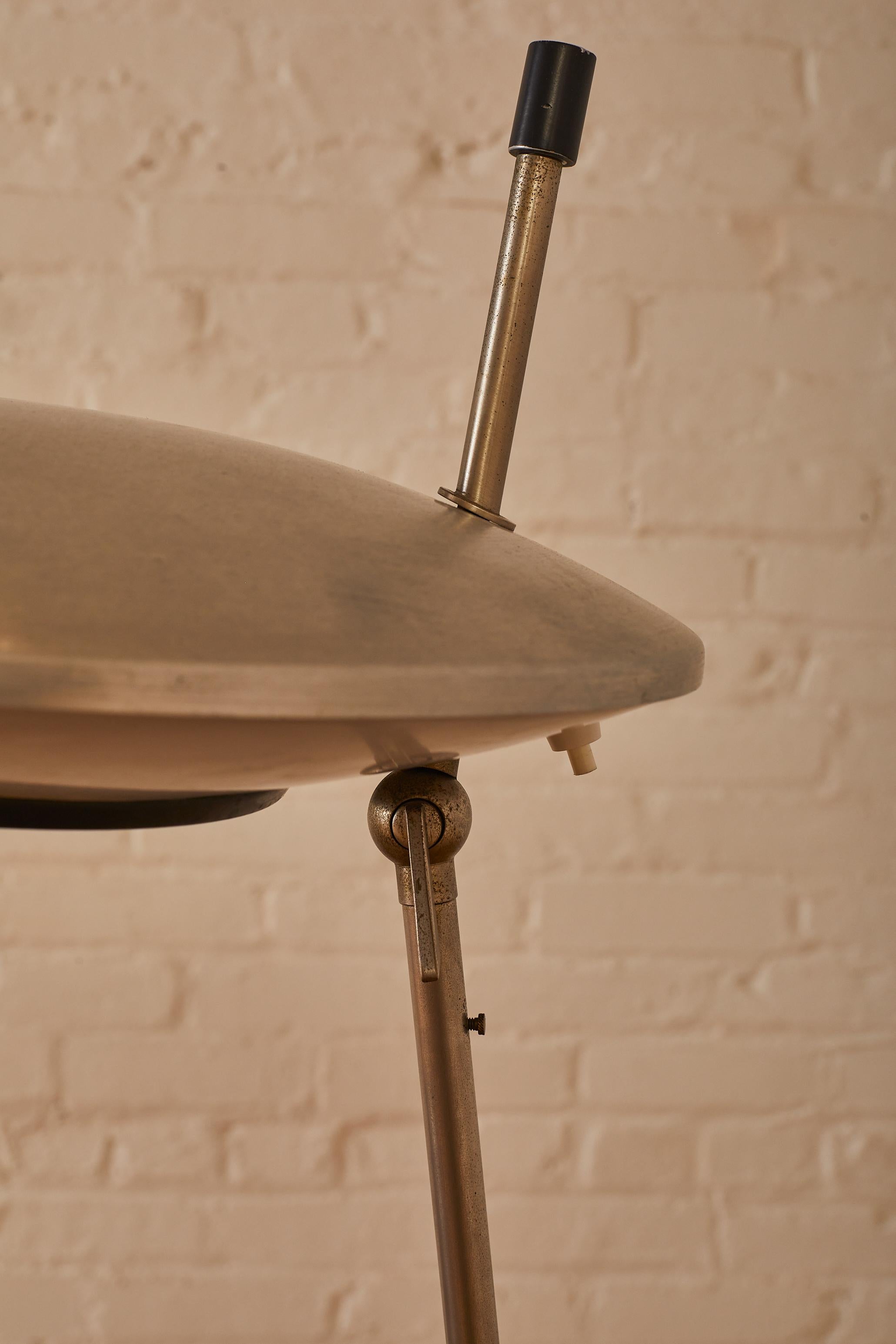 Italian Table Lamp by Oscar Torlasco 'Model 567' for Lumi Milano For Sale