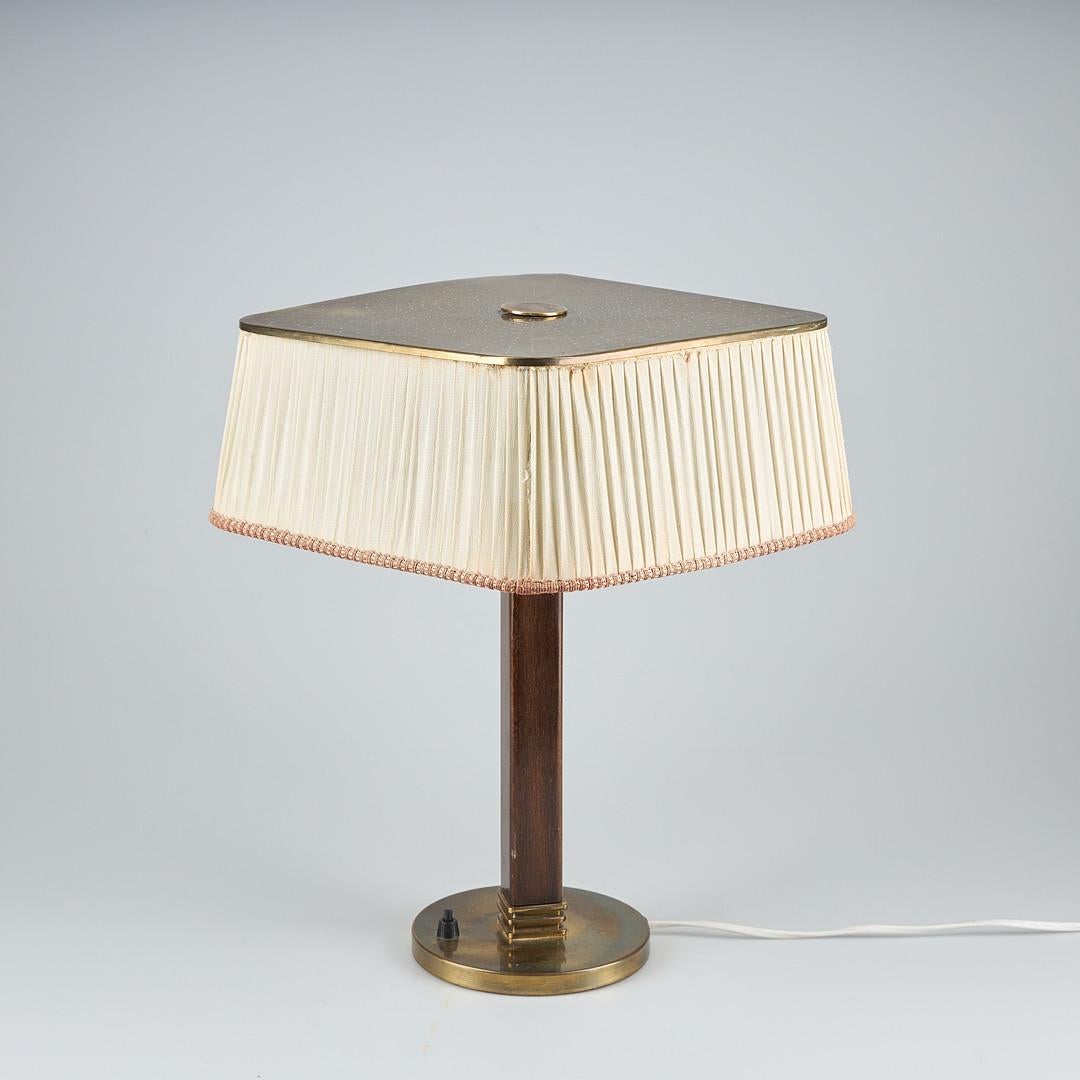Mid-Century moderno Lampada da tavolo di Paavo Tynell per Taito Oy Model 5066 in vendita