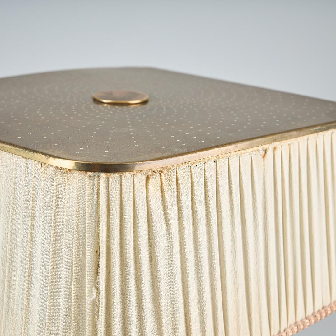 Lampada da tavolo di Paavo Tynell per Taito Oy Model 5066 In condizioni buone in vendita a Vienna, AT