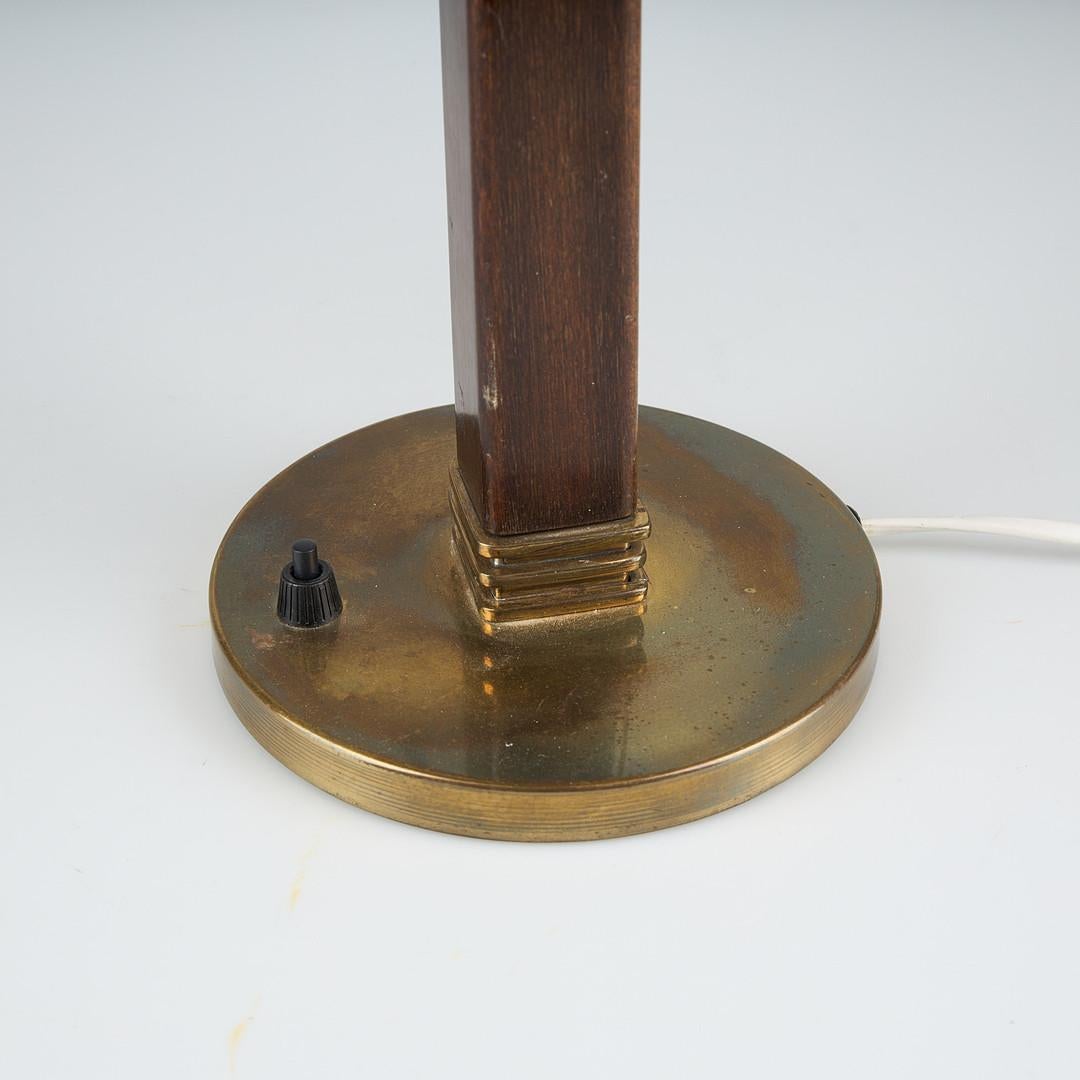 Ottone Lampada da tavolo di Paavo Tynell per Taito Oy Model 5066 in vendita