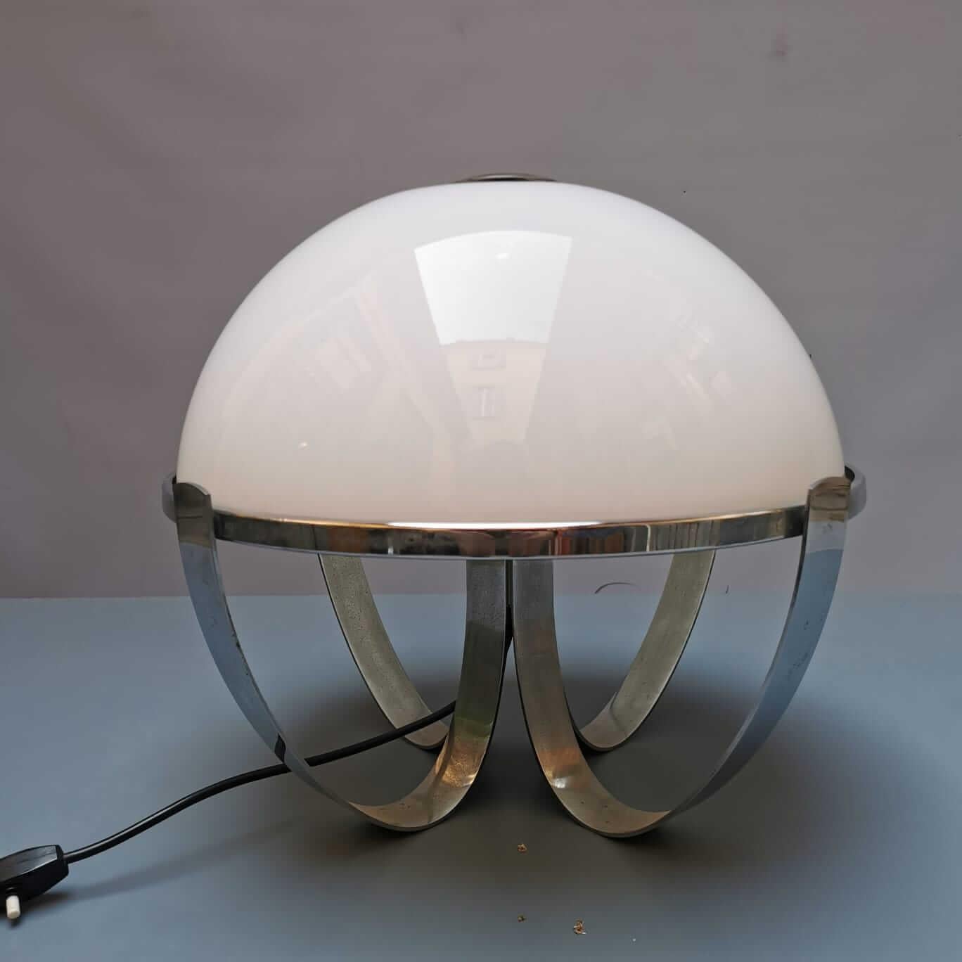 Ère spatiale Lampe de table de Reggiani en vente