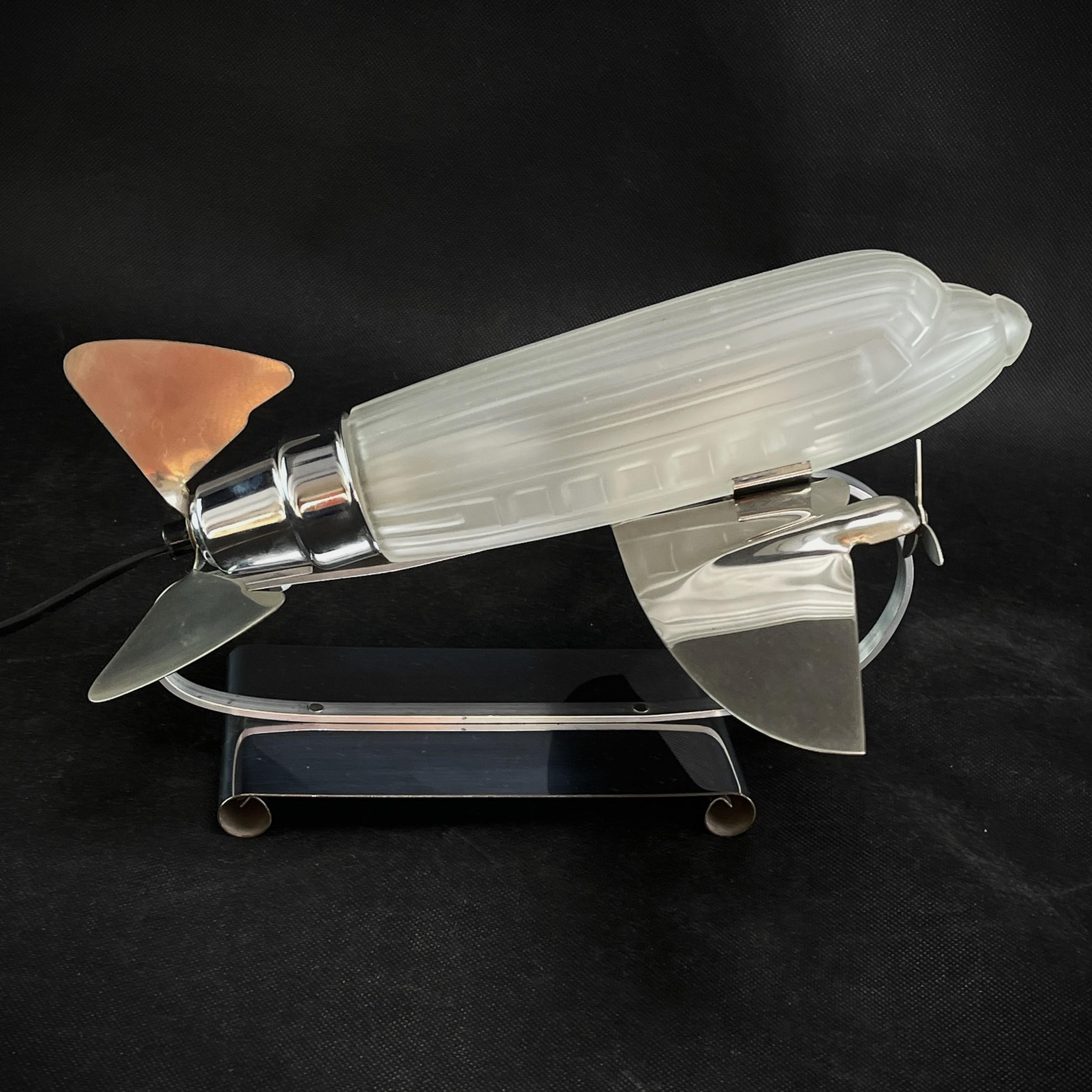 Dakota DC3 Airplane Table lamp by Sarsaparilla

The Airplane Lamp by Sarsaparilla Deco Designs is an exquisite work of art in Art Deco style, designed in 1978. The choice of the Dakota DC3 as a source of inspiration gives this lamp a nostalgic touch