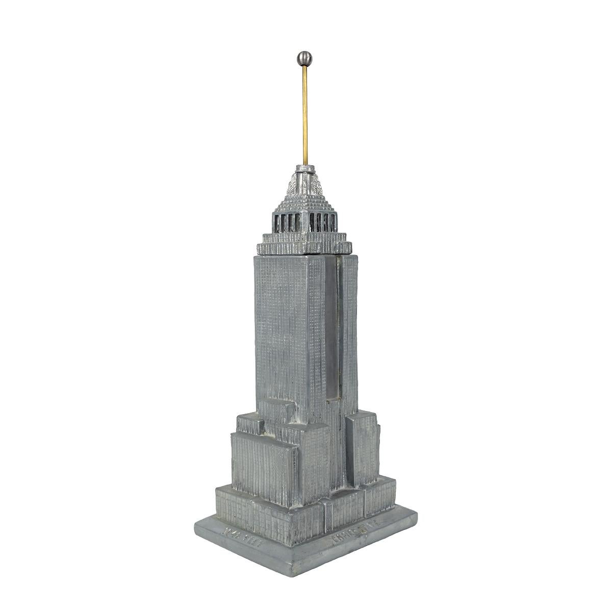Wonderful table lamp made by Sarsaparilla Deco Designed, probably somewhere in the 1970s. Inscripition: “World’s tallest Empire State New York 1848 Feet”
