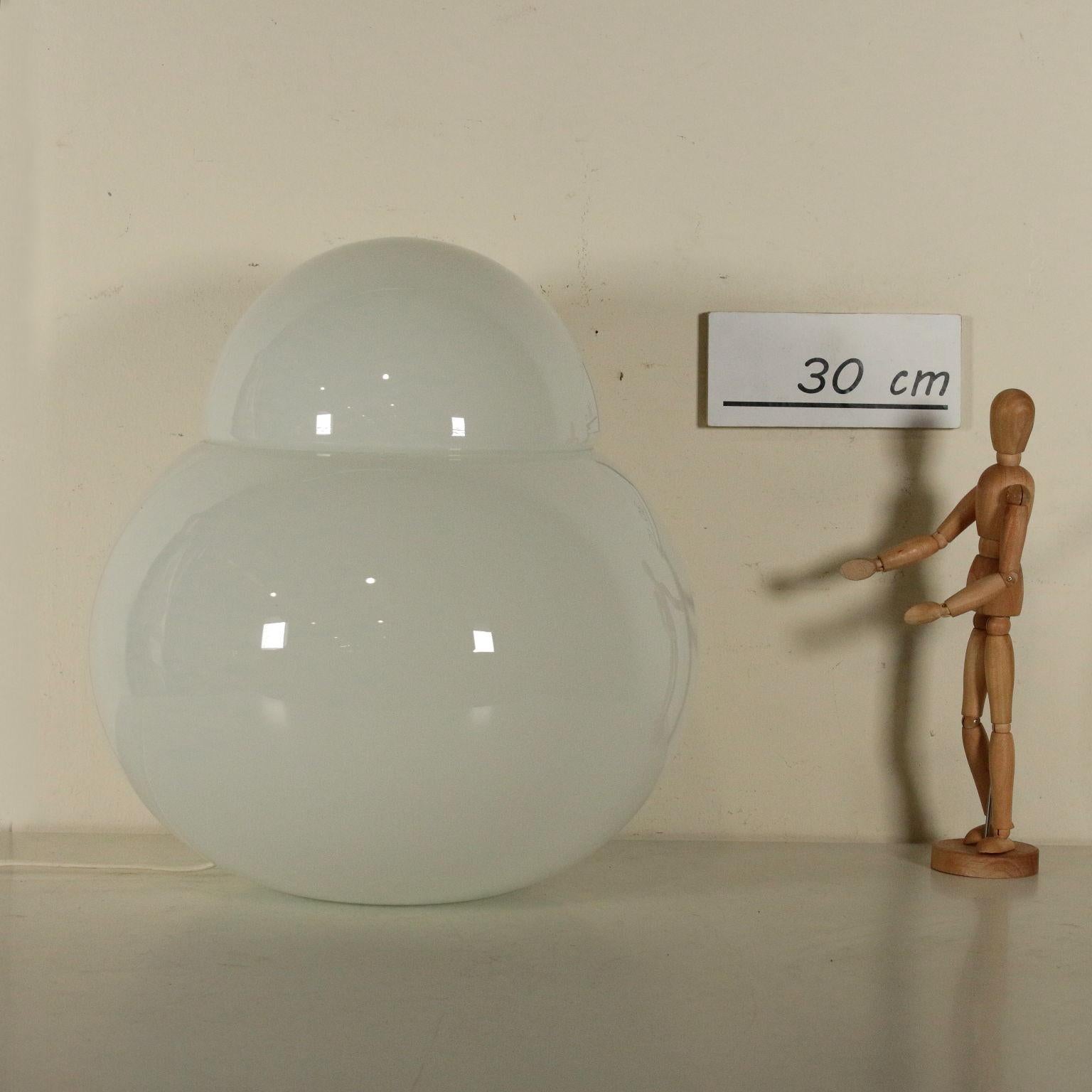 A table lamp by Sergio Asti for Candle. Model: Daruma. Milk white glass. Manufactured in Italy, 1960s-1970s.