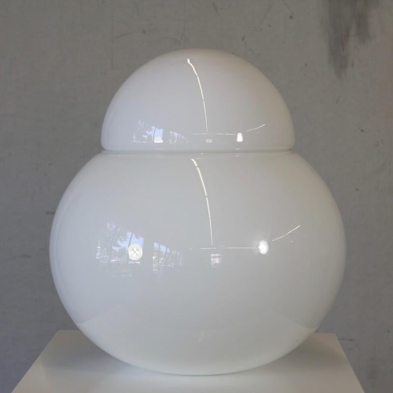 Glass table lamp, designed by Sergio Asti, Italy, Fontana Arte, 1968.

Table lamp, comprising two blown opal glass shapes. Produced ba Fontana Arte.