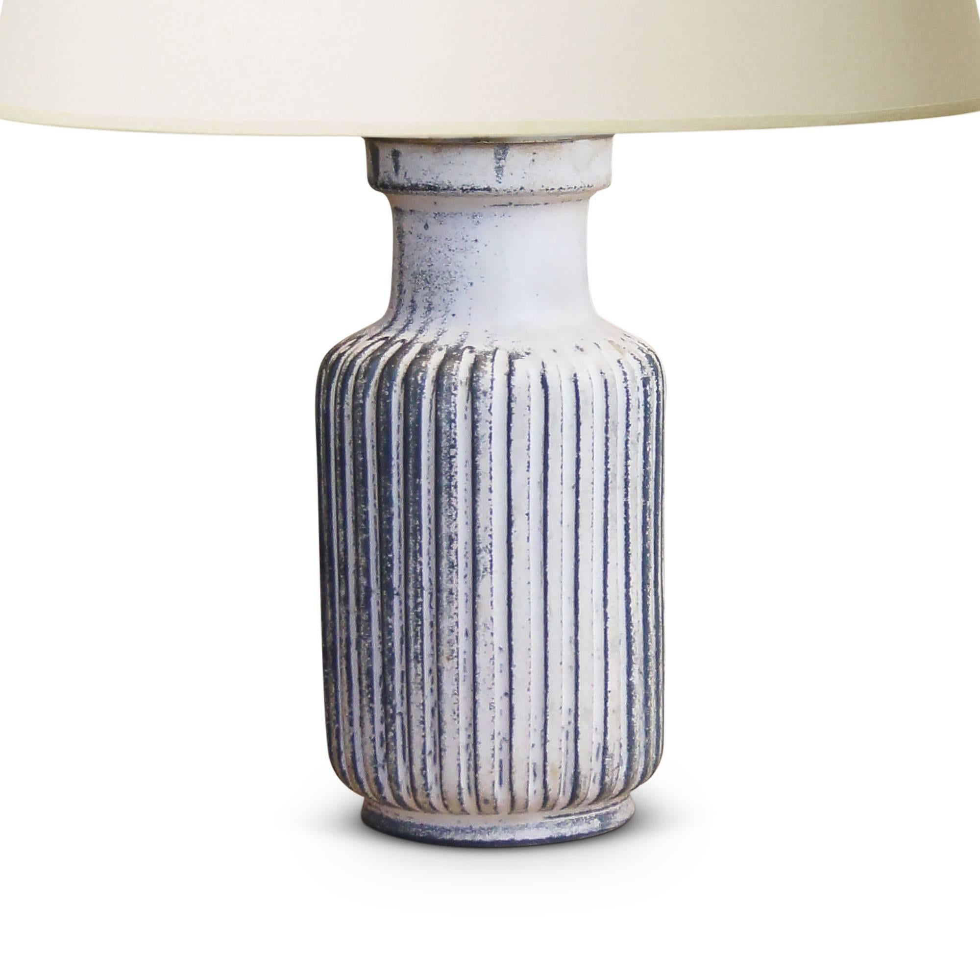 Table lamp by Svend Hammershøi (1873-1948) for Kähler Keramik, having an albarello / apothecary jar form with deep carved vertical flutes around its perimeter, in stoneware glazed in a rare rose-black variation of the white-black tin glaze developed