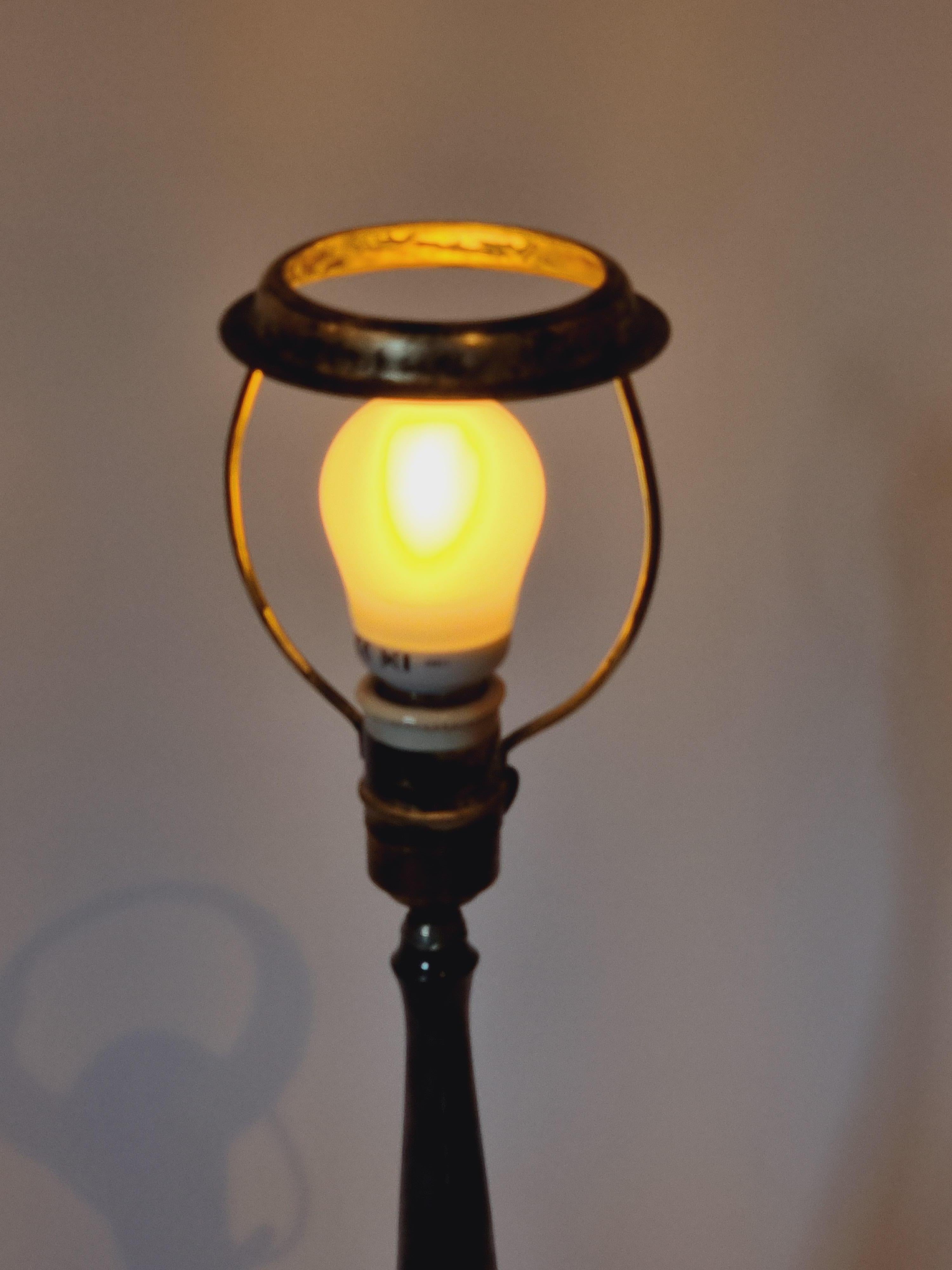 Table lamp by swedish court supplier CG Hallberg. 1920s / Swedish Grace In Good Condition In Stockholm, SE
