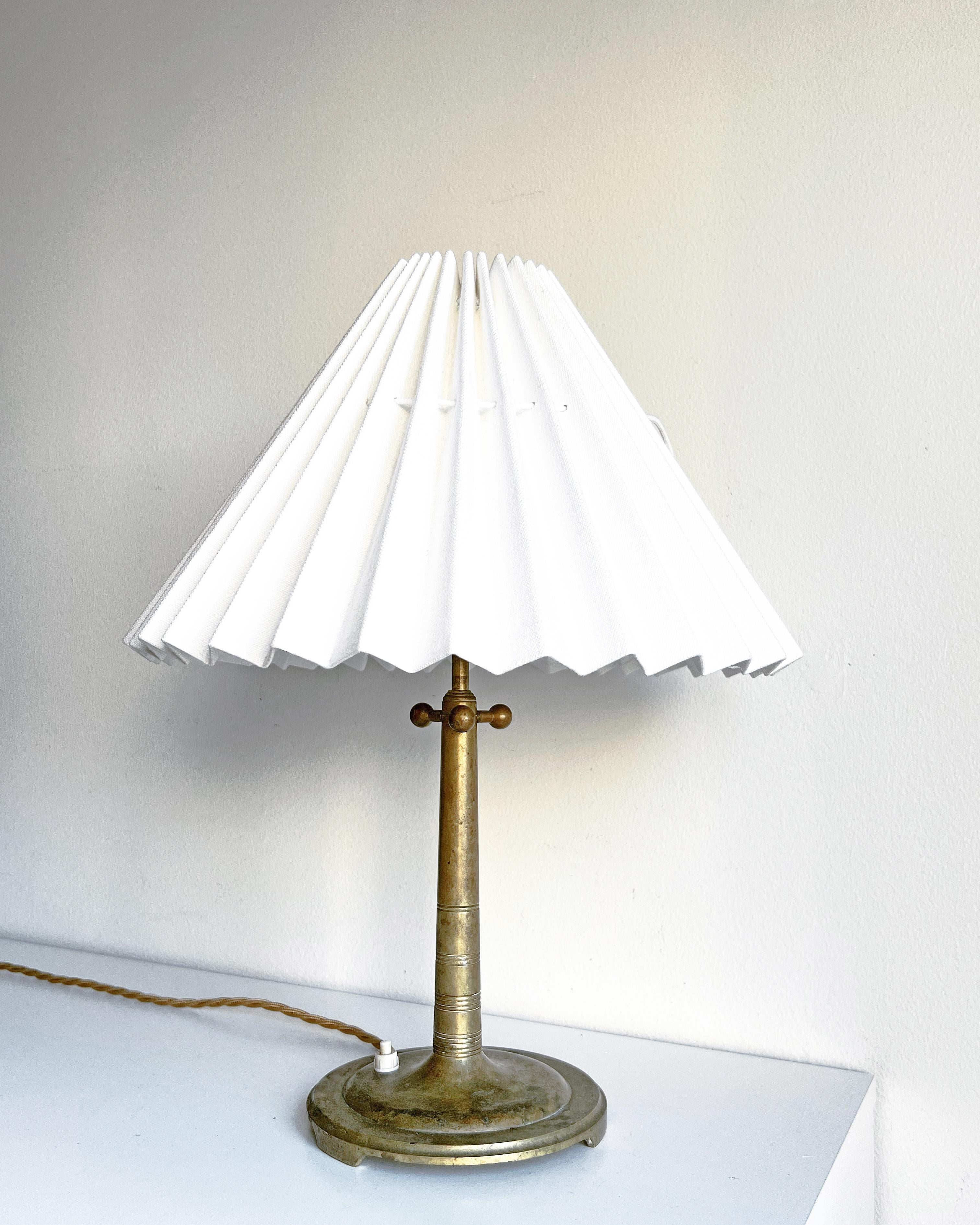 Cool and rare table lamp in brass, by unknown designer, ca 1930-40s. 
Most probably produced in Sweden.
Made in brass with adjustable height.
Measures: Height: ca 30 - 44 cm (without the shade).
Diameter: base ca 16 cm

Please note that the