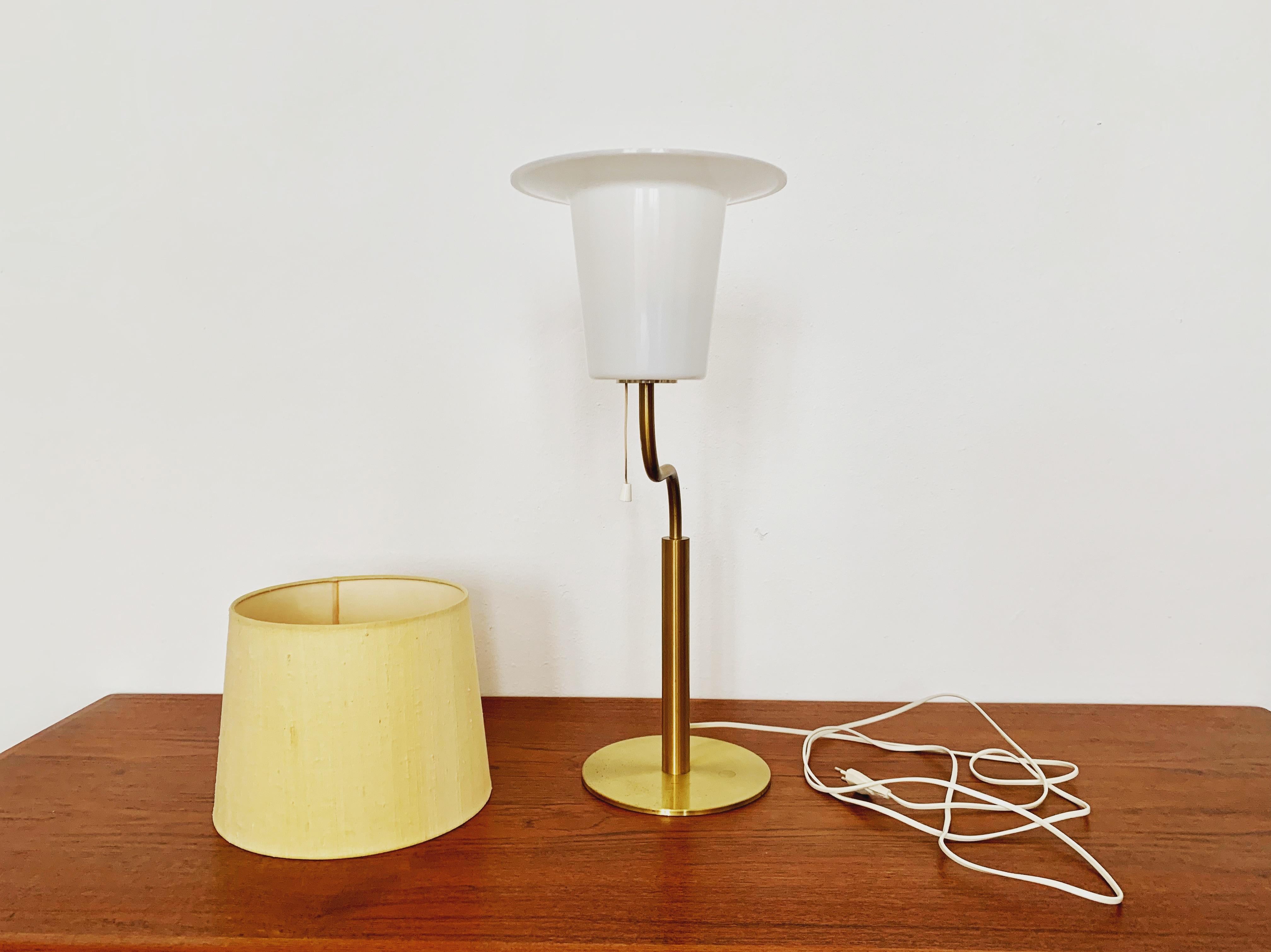 Lampe de table par Uno et Östen Kristiansson pour Luxus en vente 2