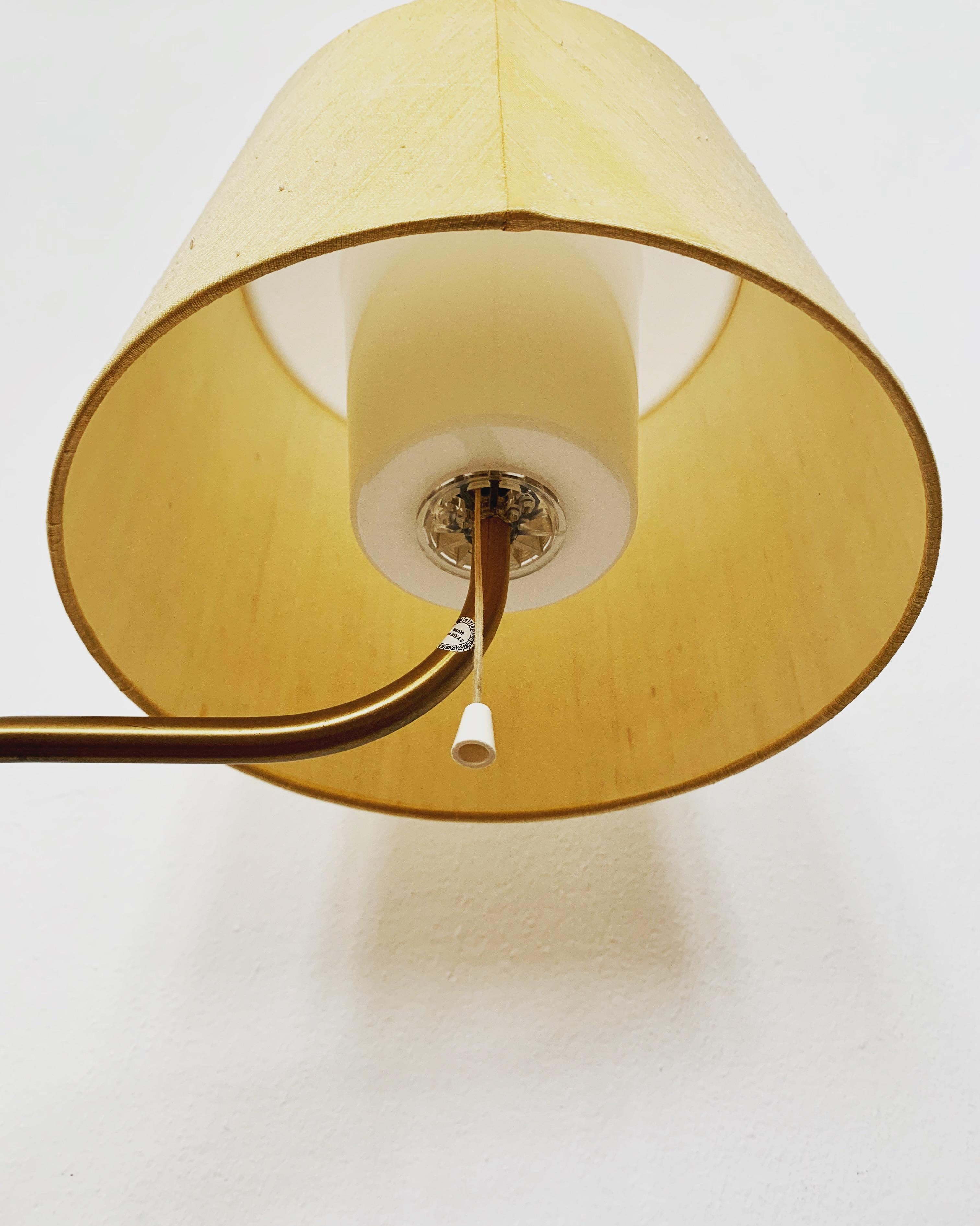 Milieu du XXe siècle Lampe de table par Uno & Östen Kristiansson pour Luxus en vente