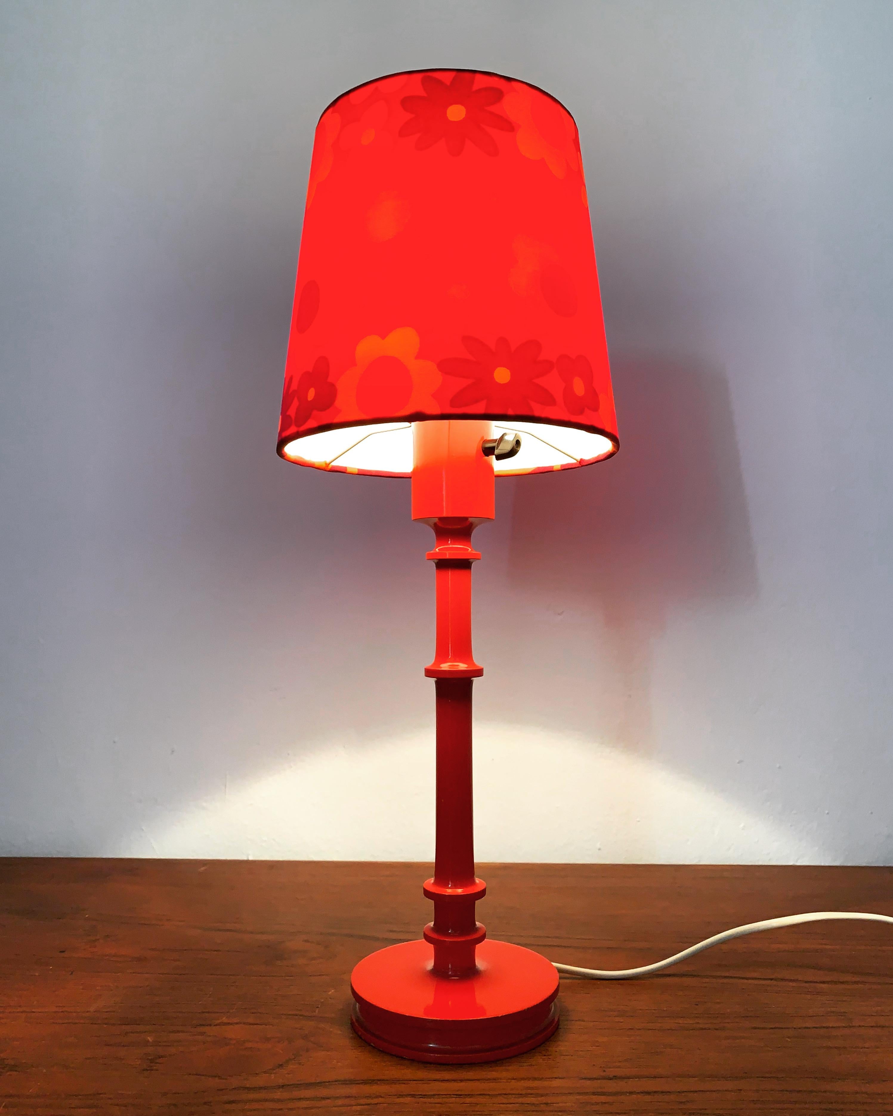 Lampe de table par Uno et Östen Kristiansson pour Luxus en vente 1