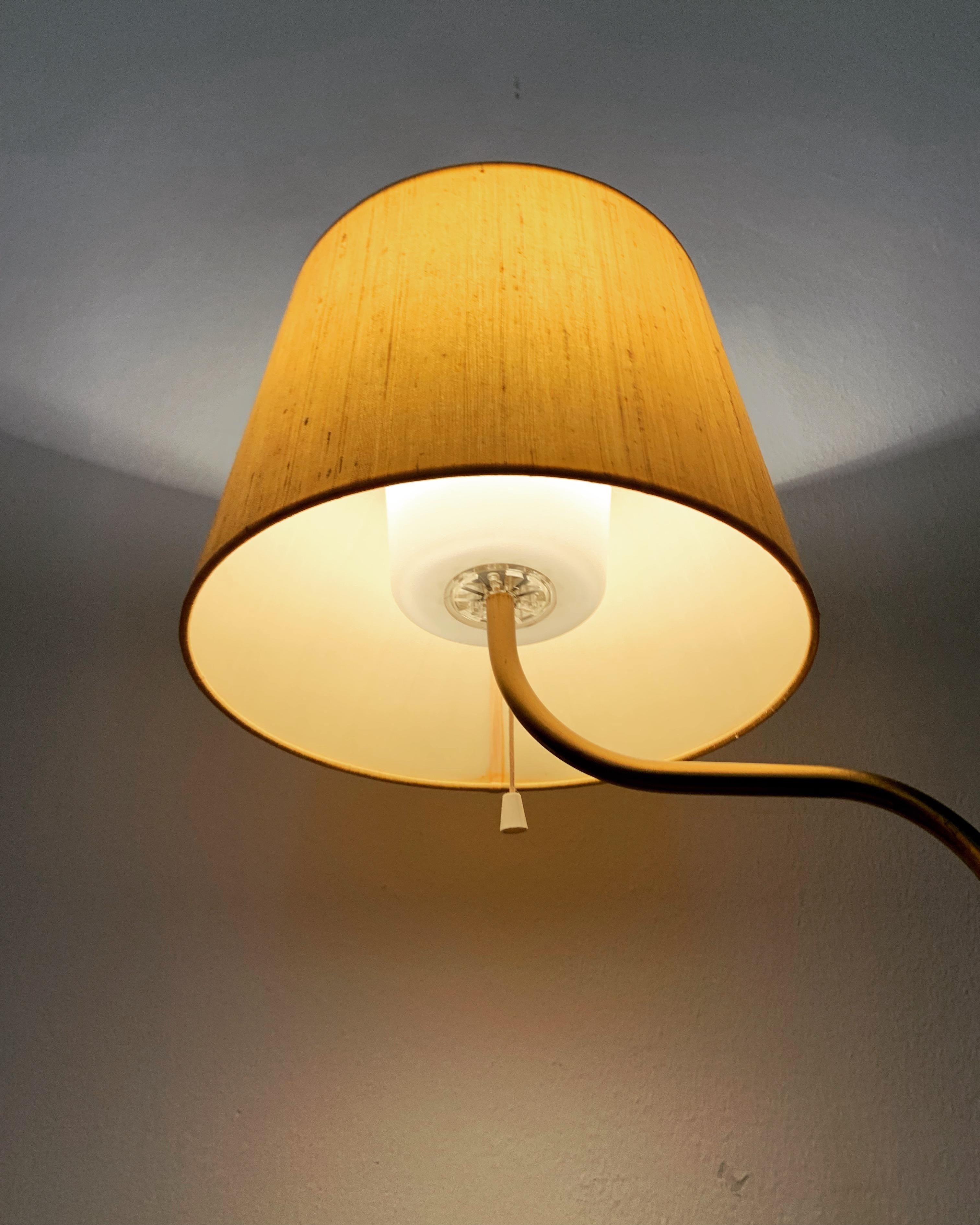 Lampe de table par Uno et Östen Kristiansson pour Luxus en vente 1