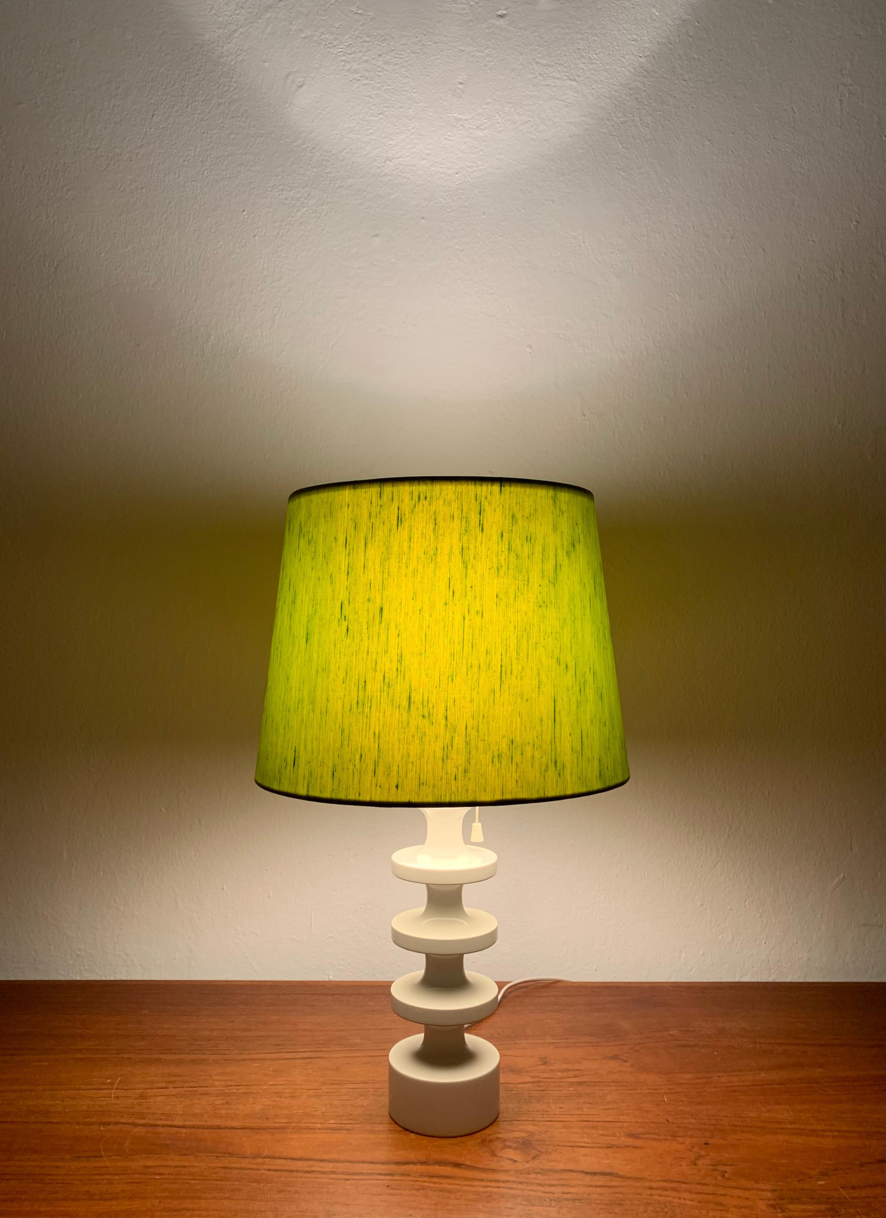 Tissu Lampe de table par Uno & Östen Kristiansson en vente