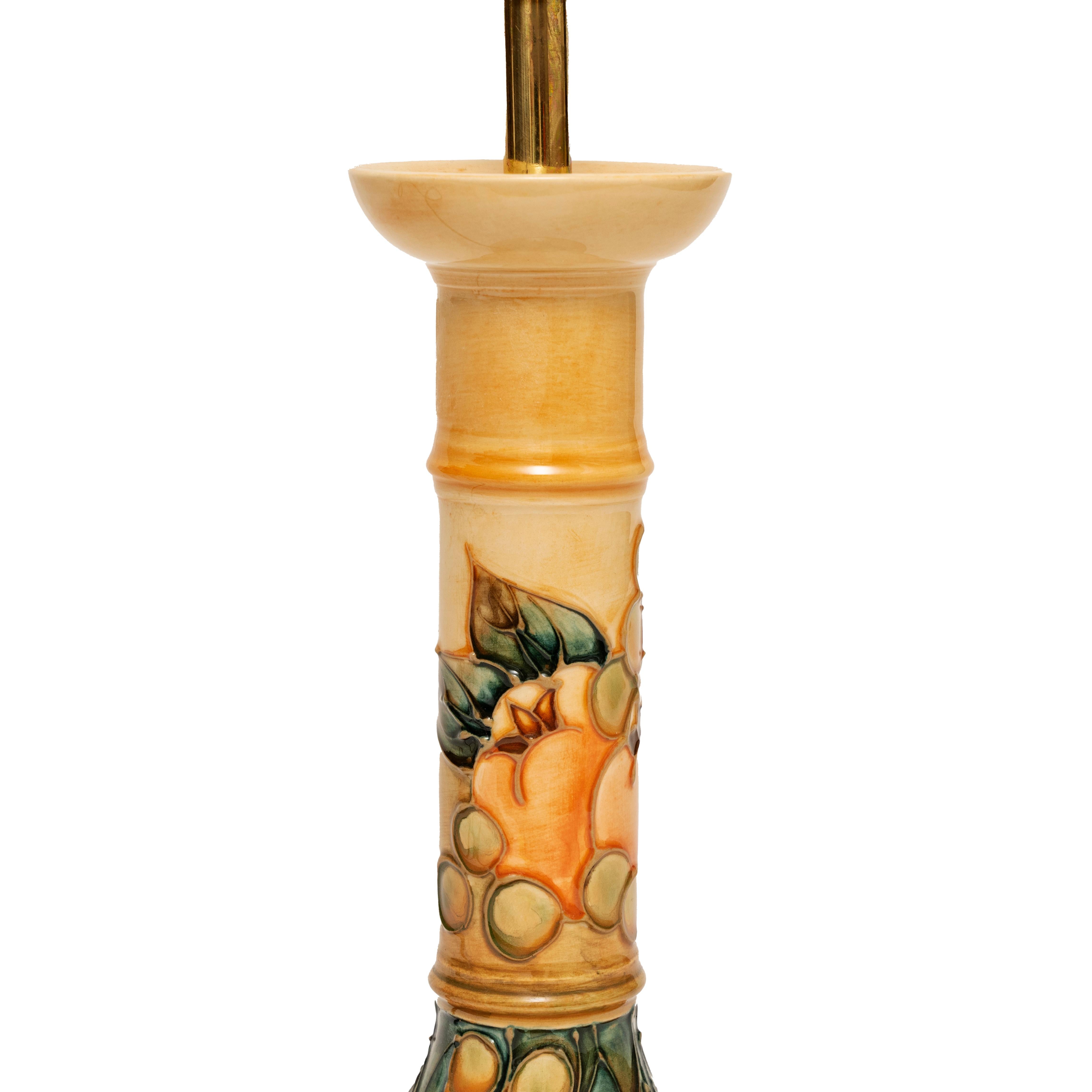Fin du 20e siècle Lampe de bureau de 30 cm de haut motif ocre pêche avec finition chandelier art déco en vente