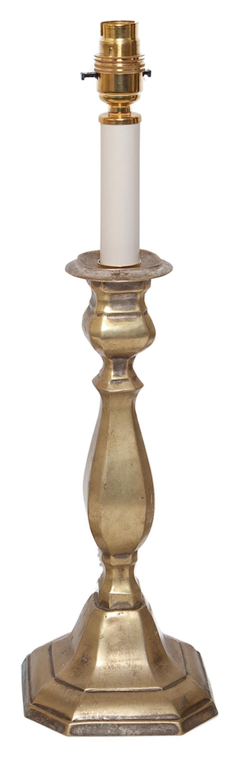 Victorien Lampe de table Paire de chandeliers Laiton Tourné 46cm, 18 Haut en vente