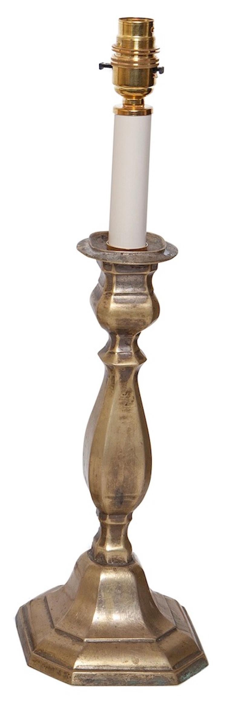 Anglais Lampe de table Paire de chandeliers Laiton Tourné 46cm, 18 Haut en vente