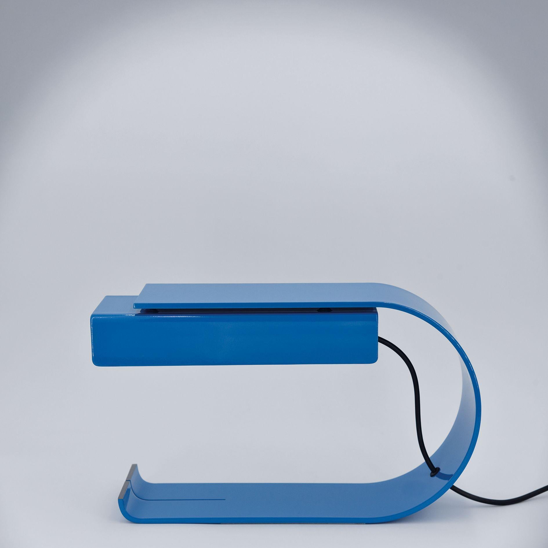Christophe Gevers' CG01 lamp is an iconic design that combines subtle elegance and robust functionality. This design classic now receives an exclusive new blue shade, a colour Gevers himself applied at the time at his country retreat in La