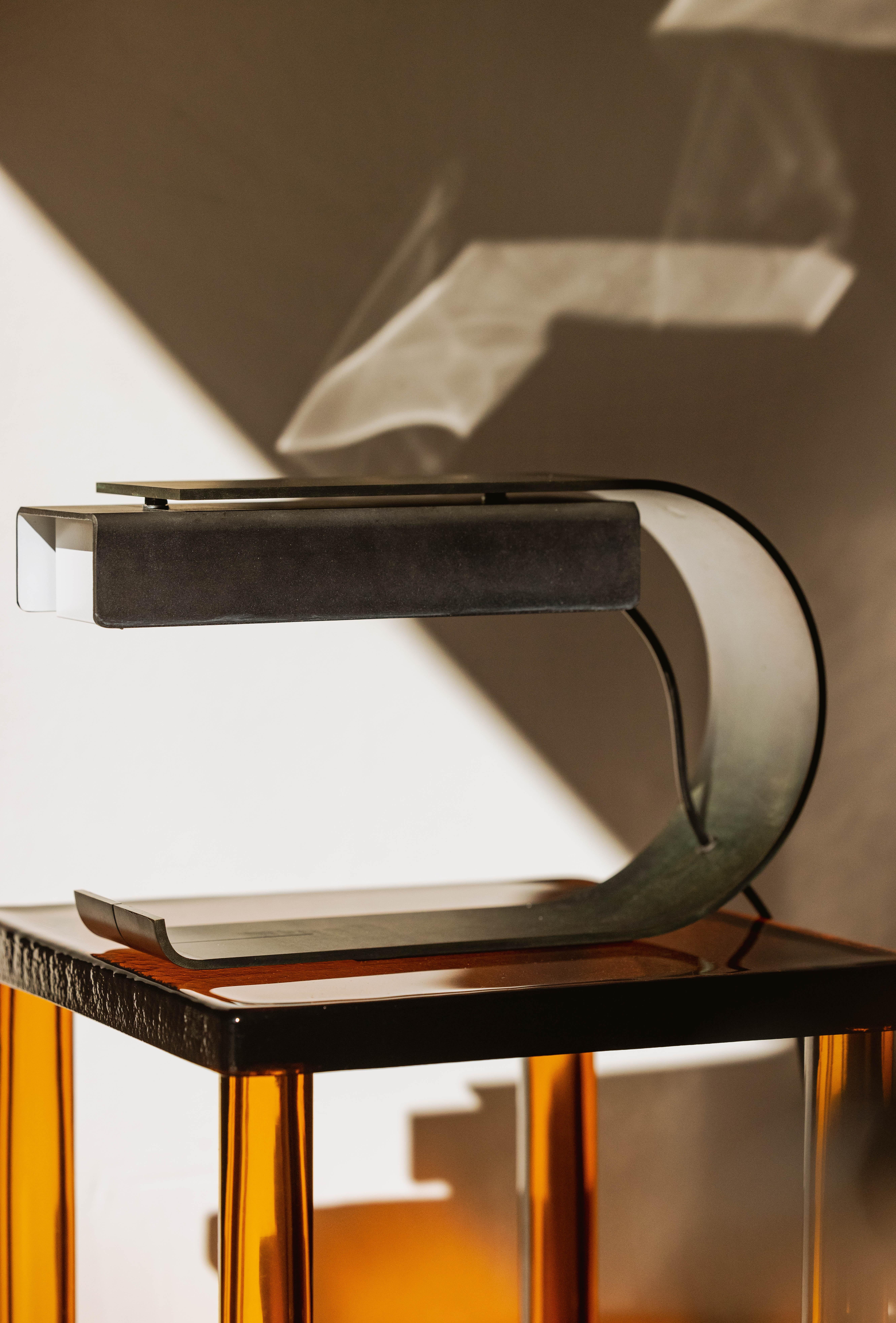 Industriale Lampada da tavolo CG01 Ltd CN Raw Metal progettata nel 1968 in vendita